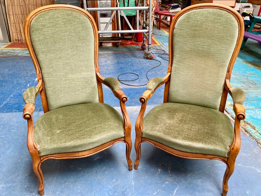 Voltaire armchairs in green velvet, the pair