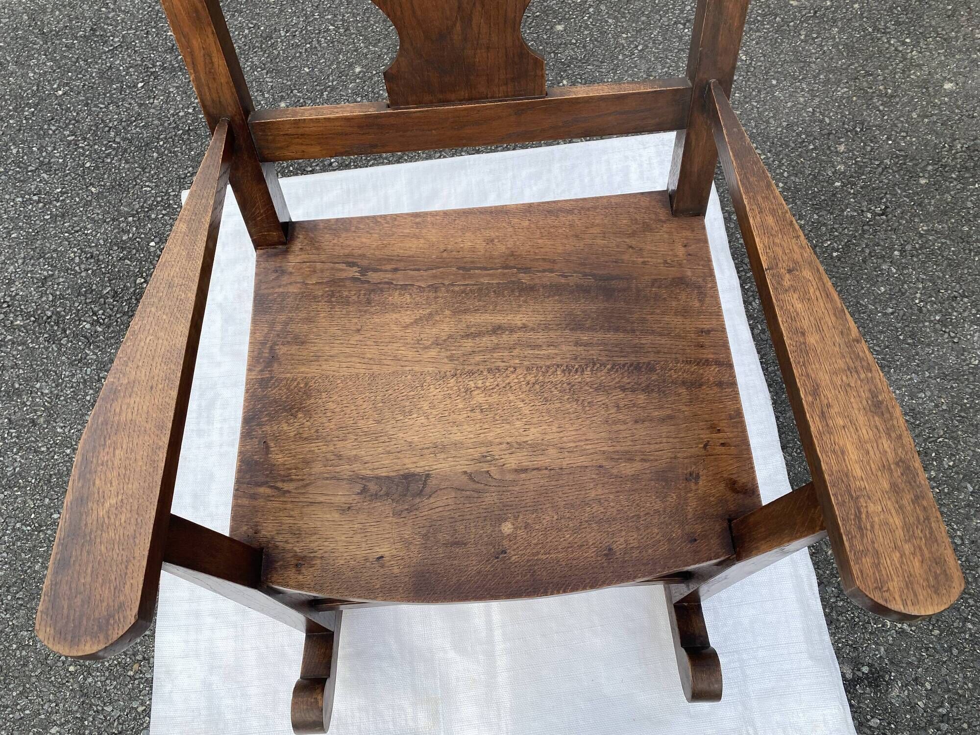 Antique rocking chair in solid oak - beautiful patina - traditional craftsmanship