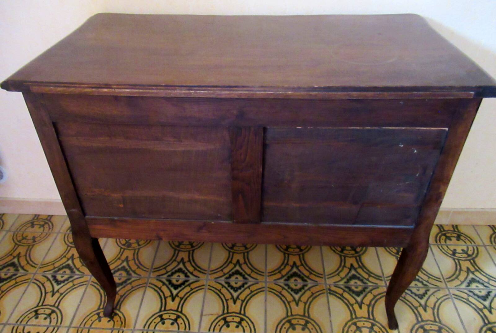 Small "crossbow" chest of drawers, Louis XV style, in walnut