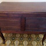 Small "crossbow" chest of drawers, Louis XV style, in walnut