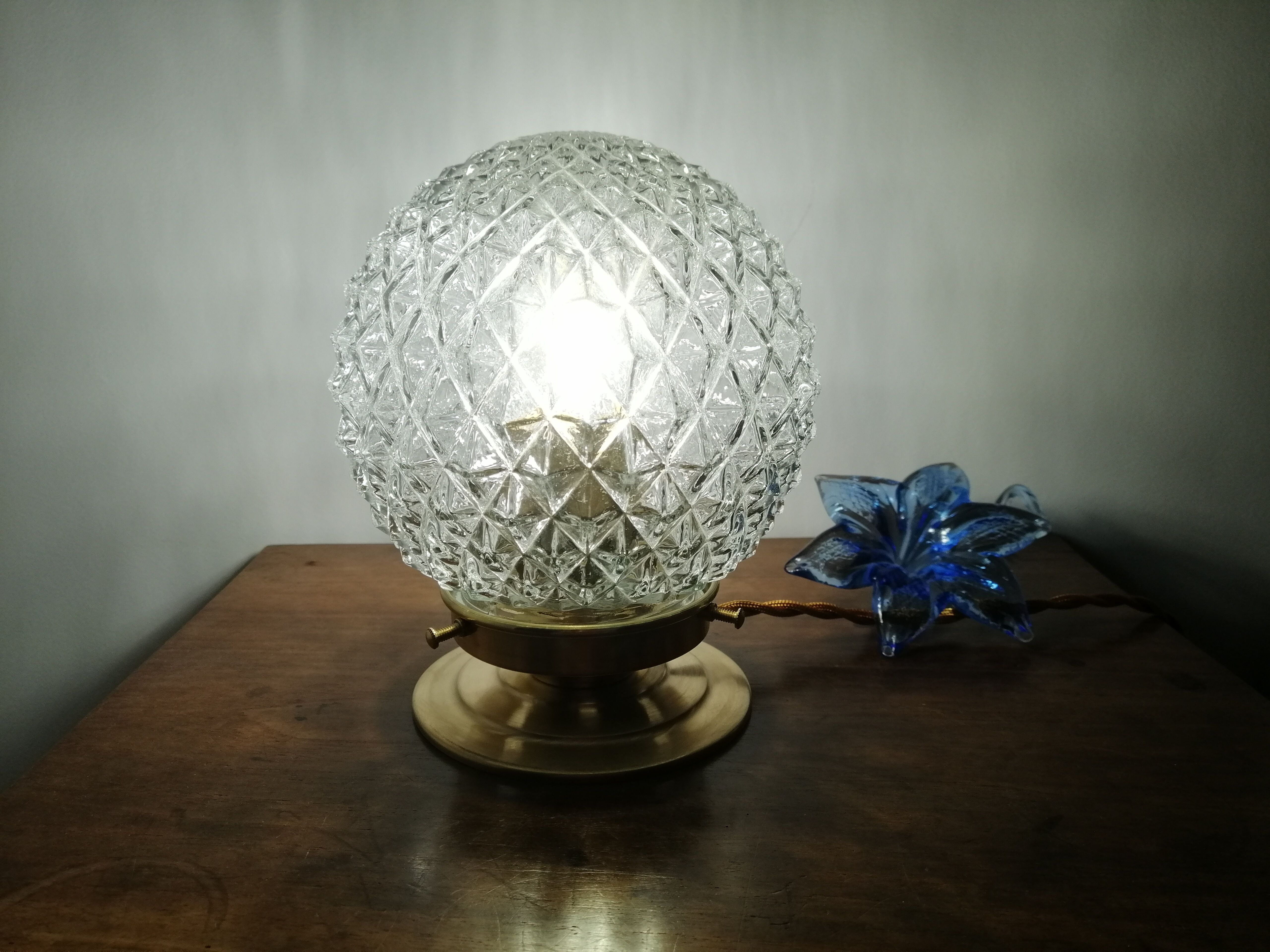 Vintage lamp to lay