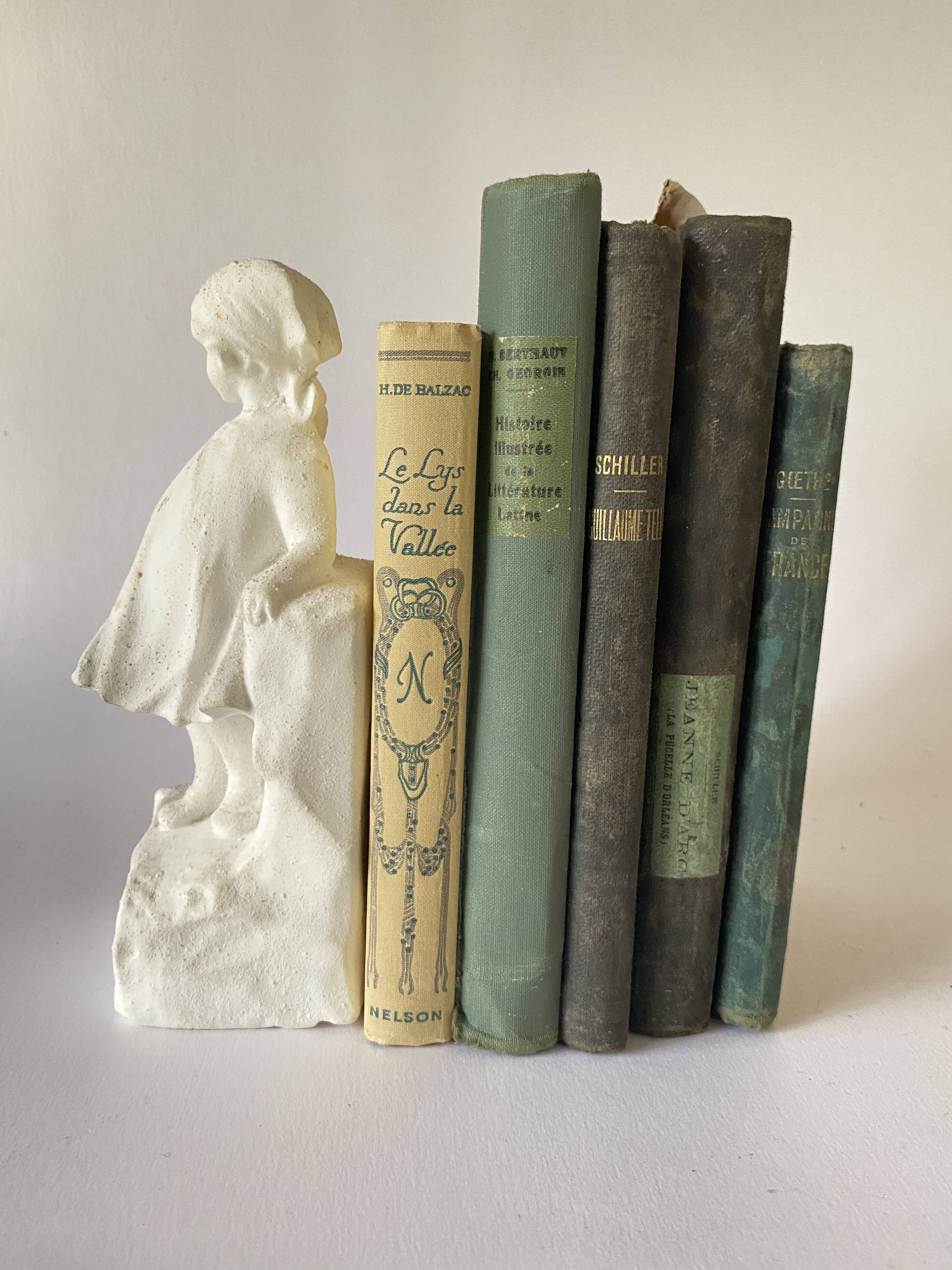 Serre-livres en plâtre, fillette au panier