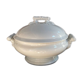 Small porcelain soup tureen with bamboo patterns.
