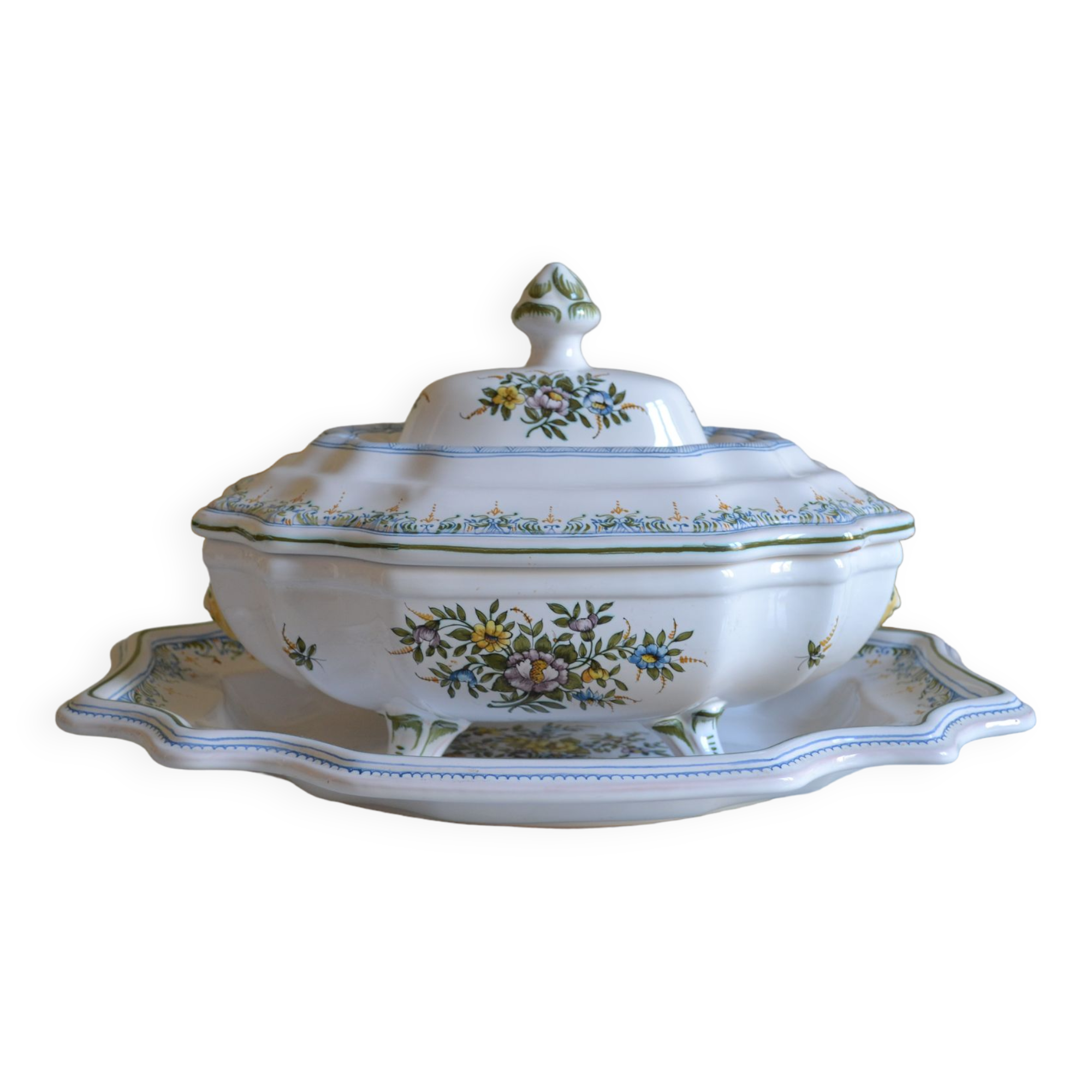 Tureen or vegetable dish in earthenware by Lallier in Moustiers