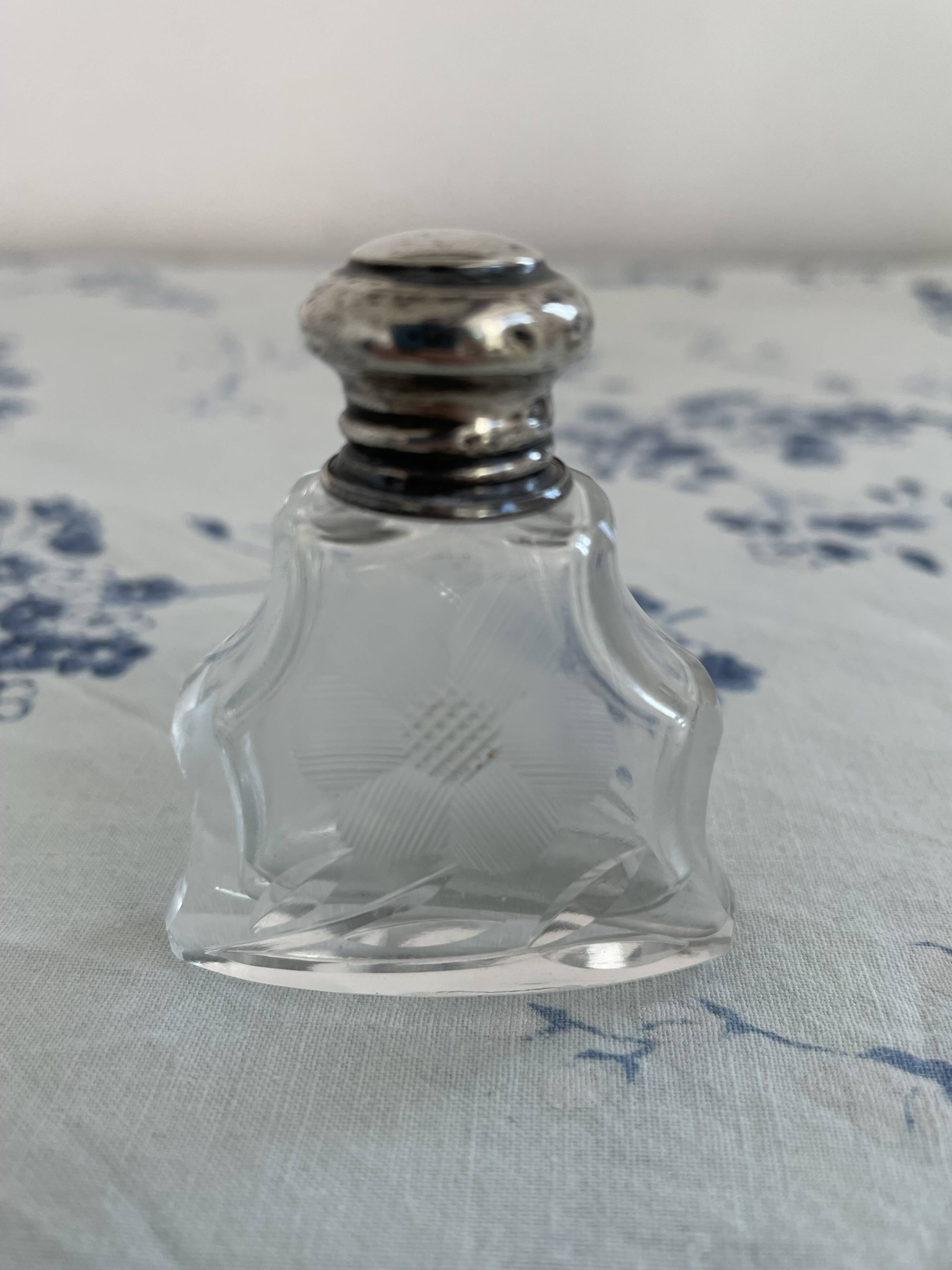 Perfume bottle, salt, silver, engraved glass, 1908, English silver hallmarks