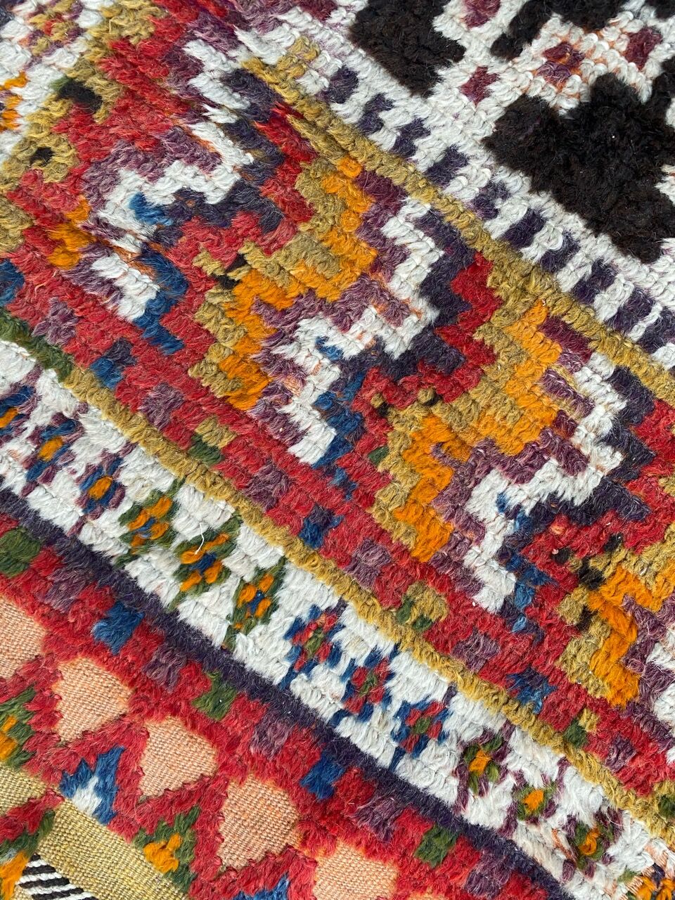 Moroccan handmade antique tribal rug 124x142 cm