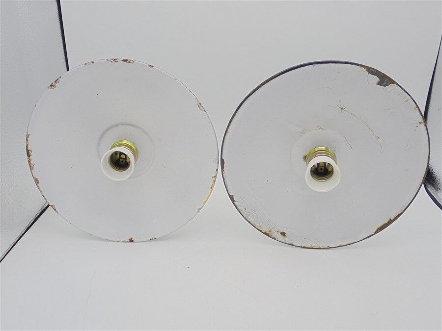 Duo of enamelled sheet metal sconces