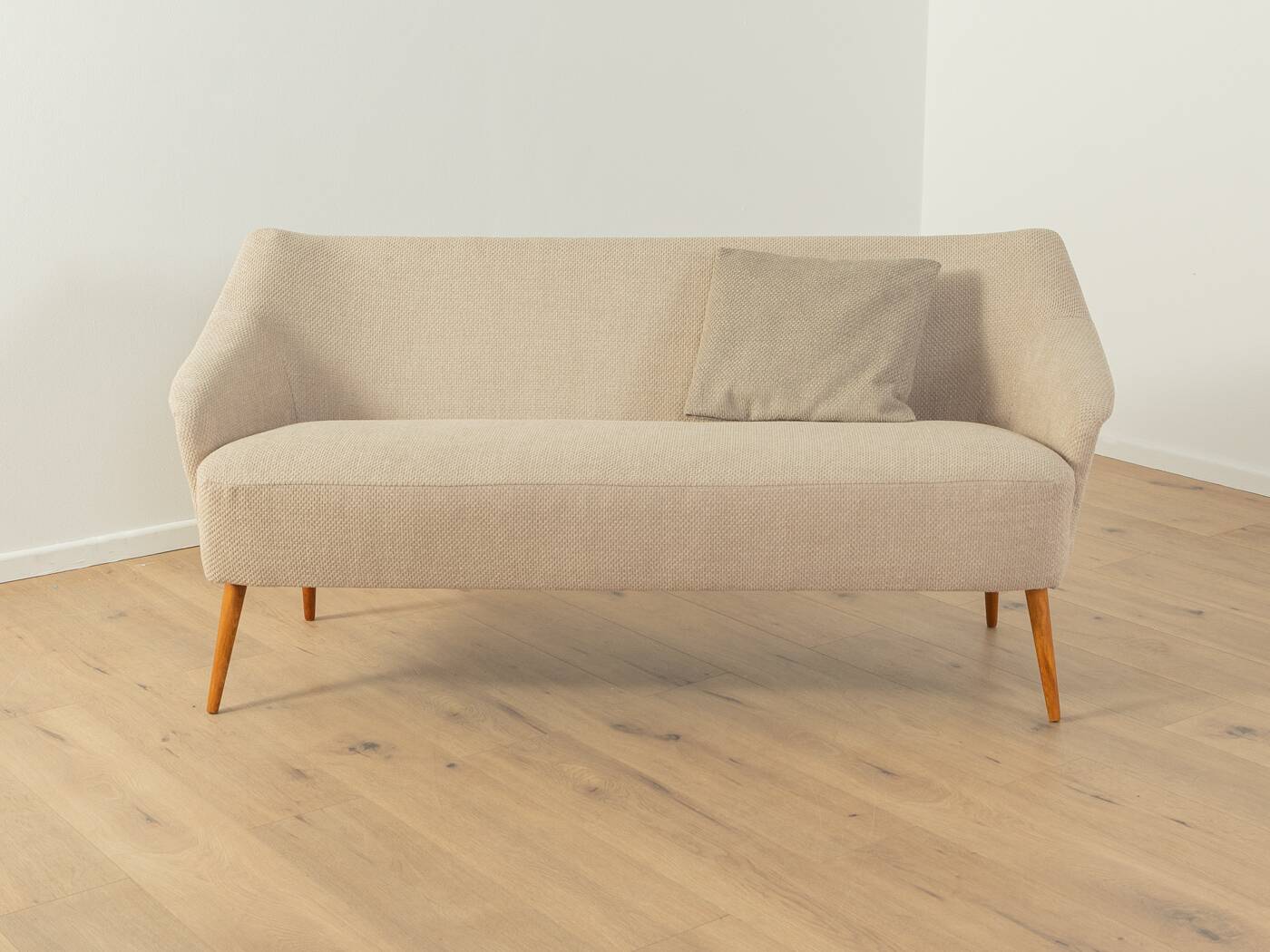 Charming cocktail sofa