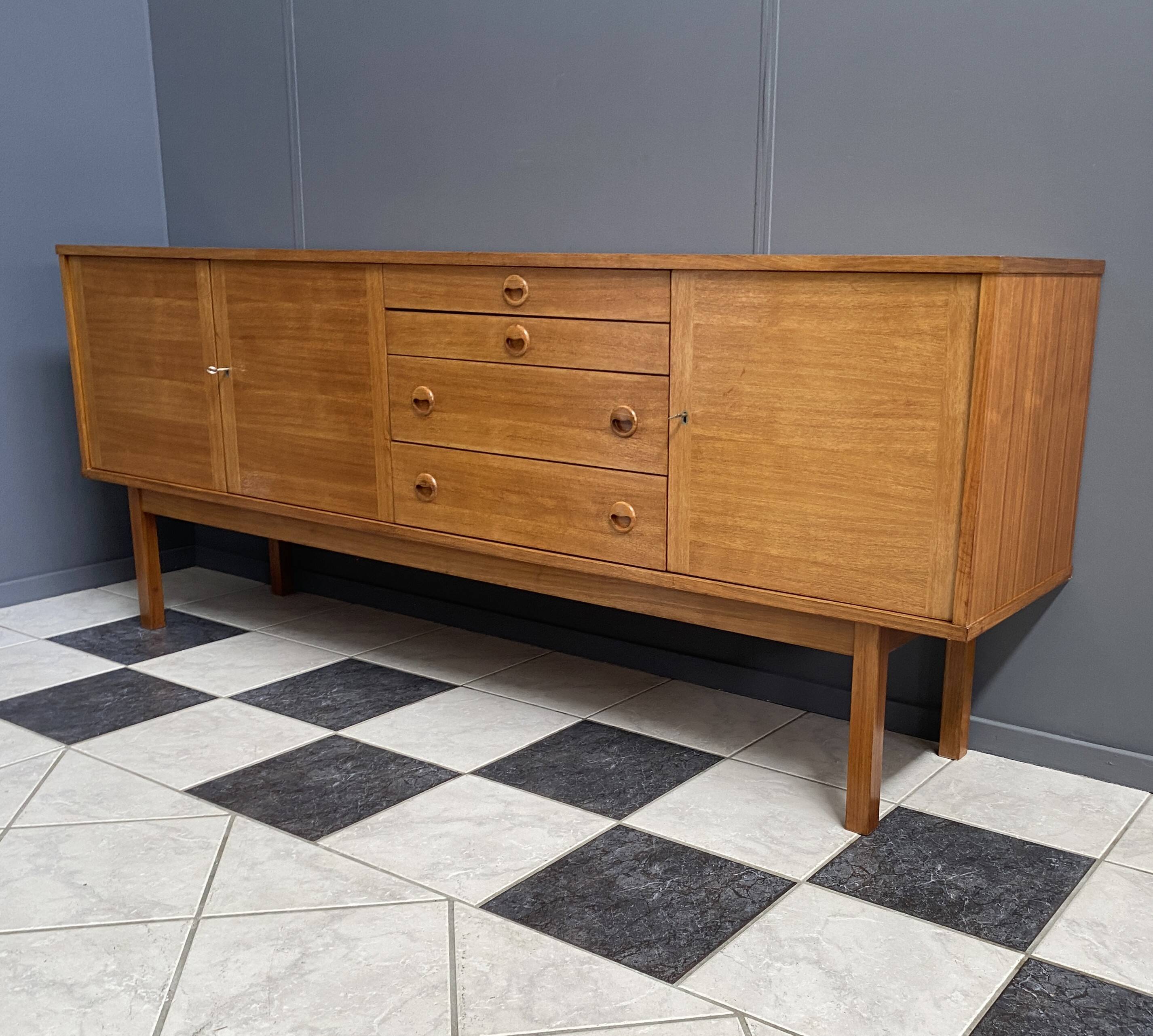 Buffet de style danois des années 1960