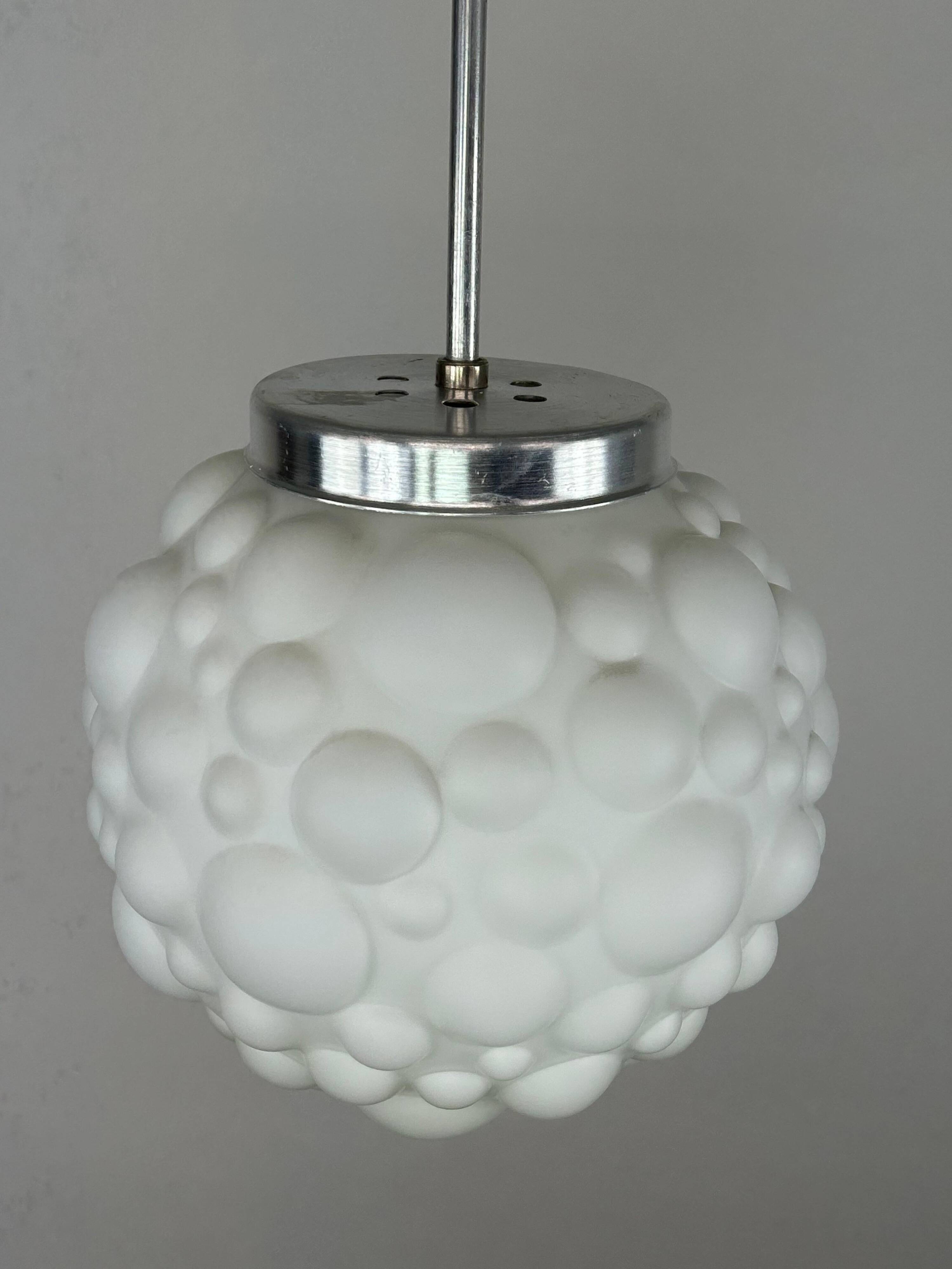 Suspension moderniste blanche