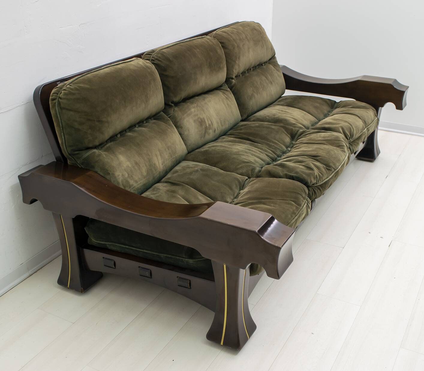 Luciano Frigerio Mid-Century Modern Italian Wood and Suede Sofa "Ussaro",70