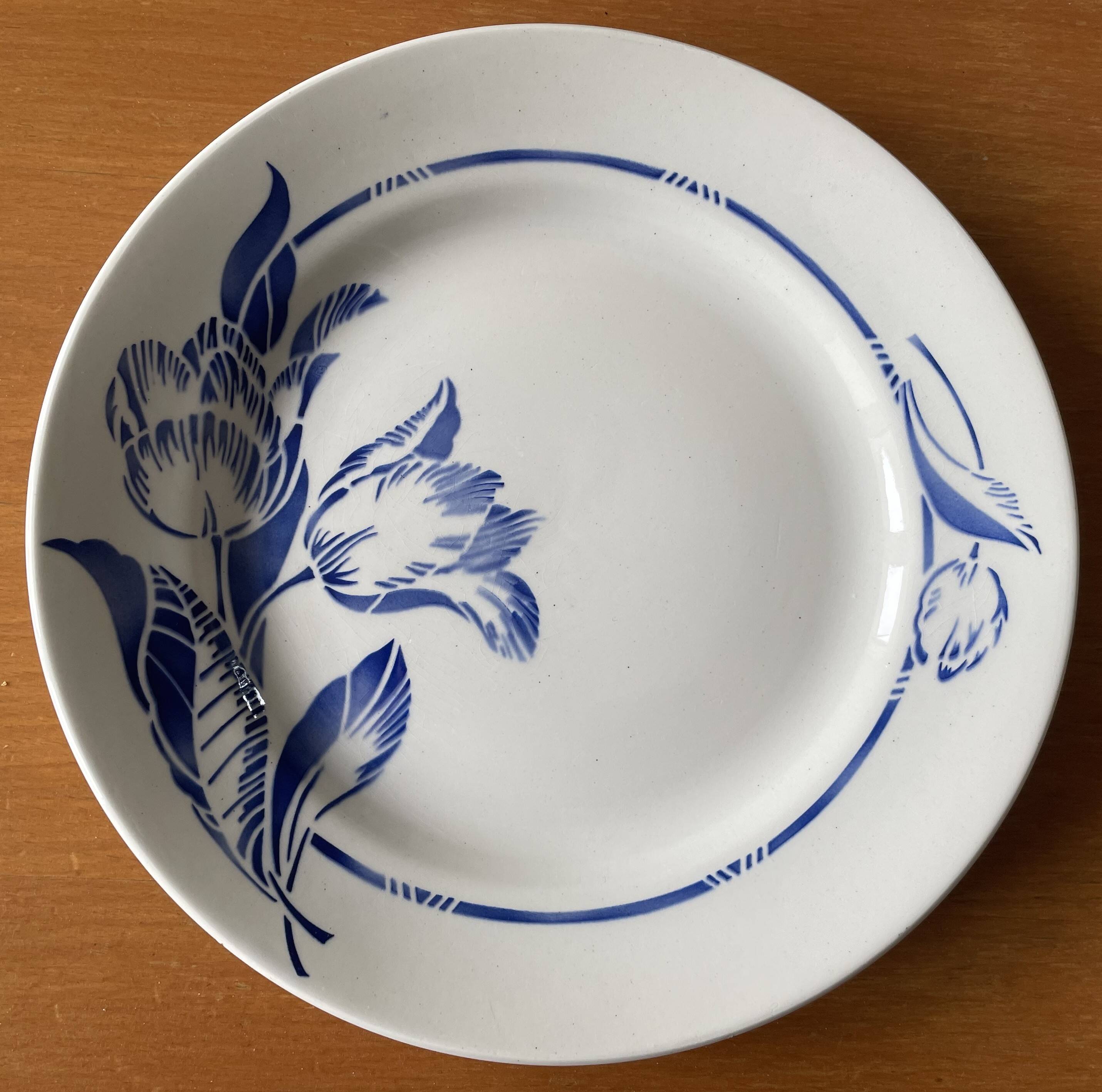 6 antique flat plates in Saint-Amand earthenware (Nord)