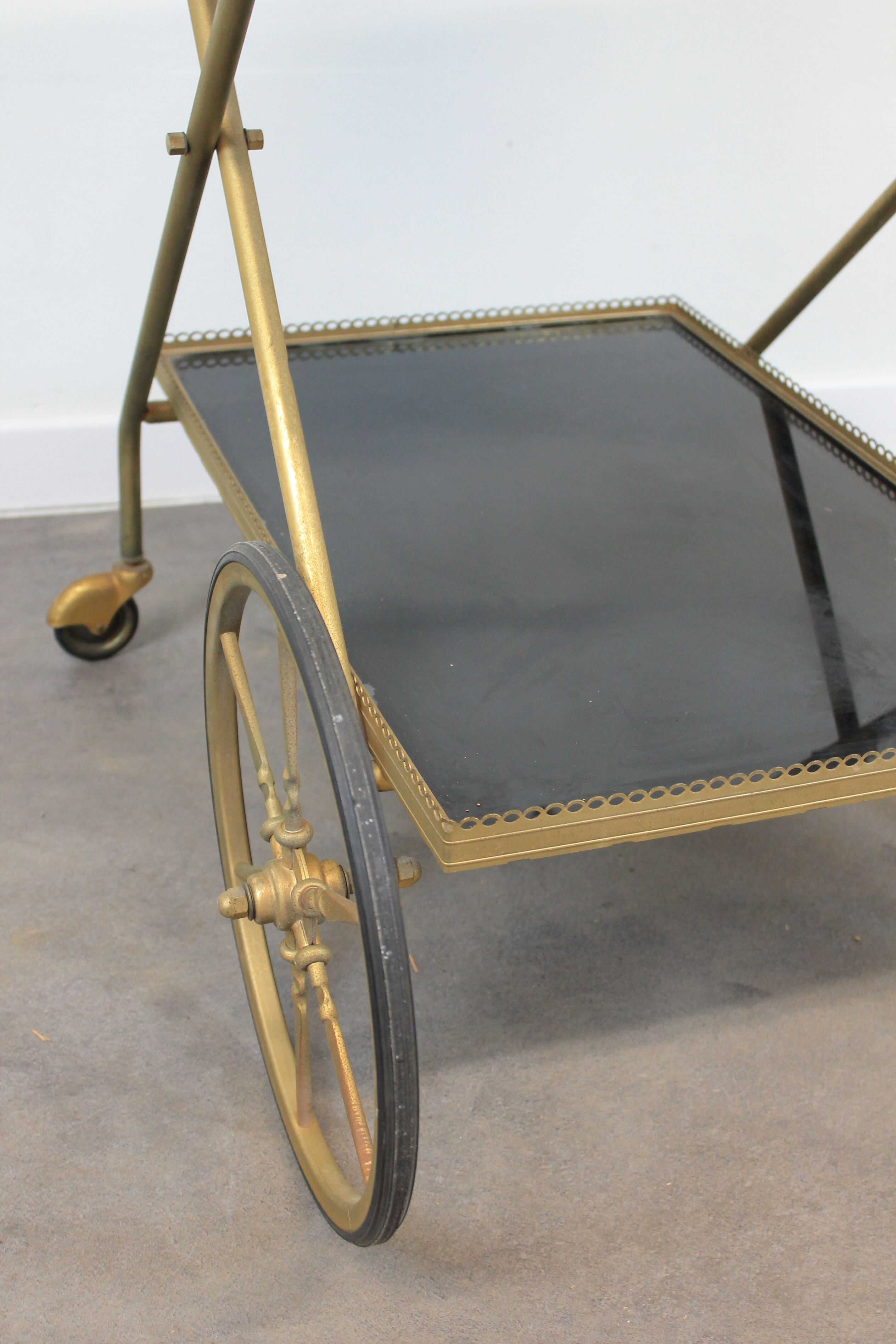 Rolling bar service trolley