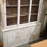 Buffet with 2 glass doors