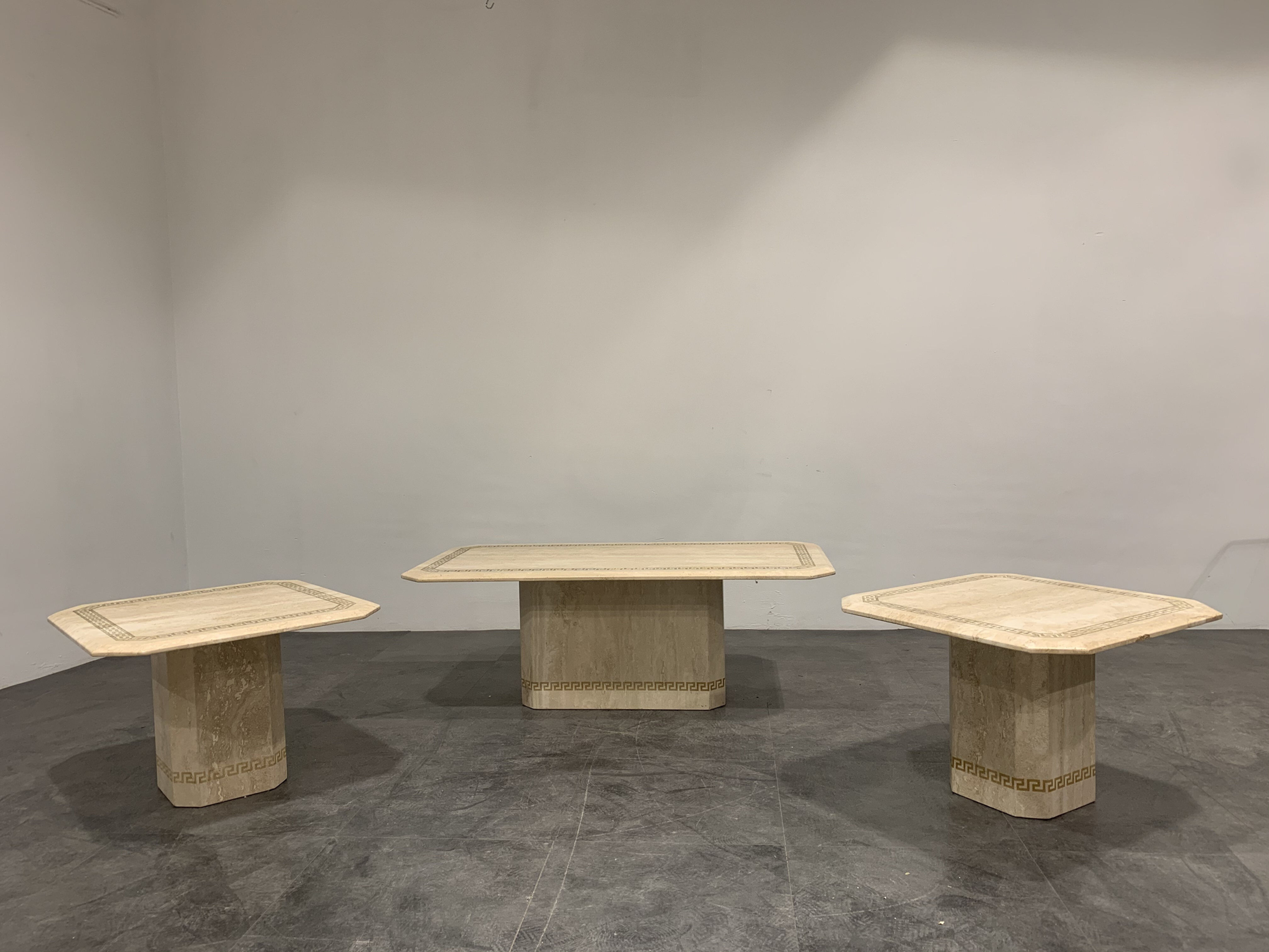 Table basse en travertin vintage et tables d'appoint, années 1980