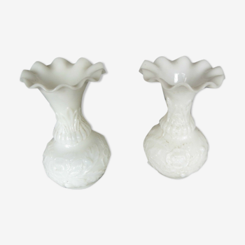 Vases opaline de foire décor floral fin XIXe col dentelé