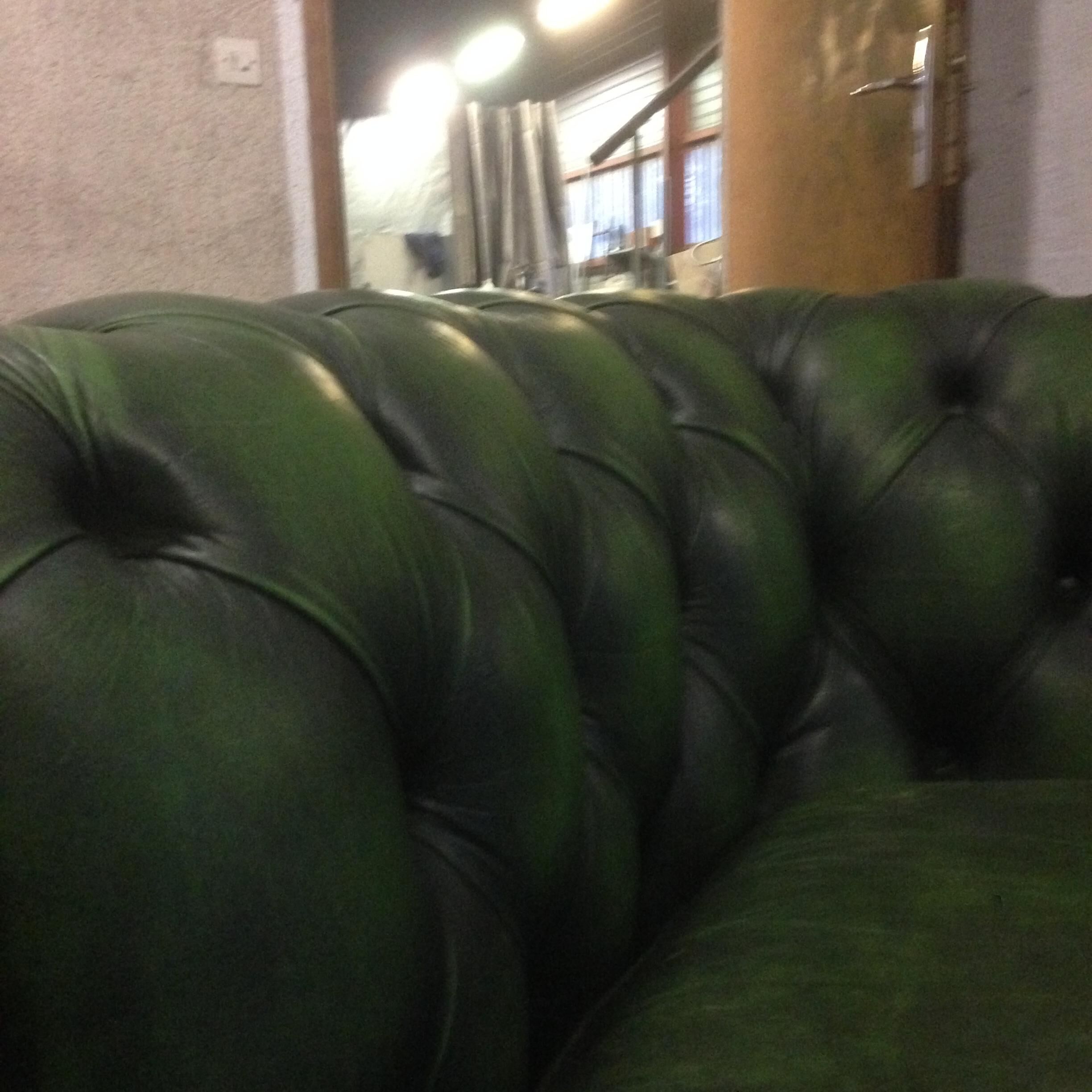 Chesterfield sofa 2 seats