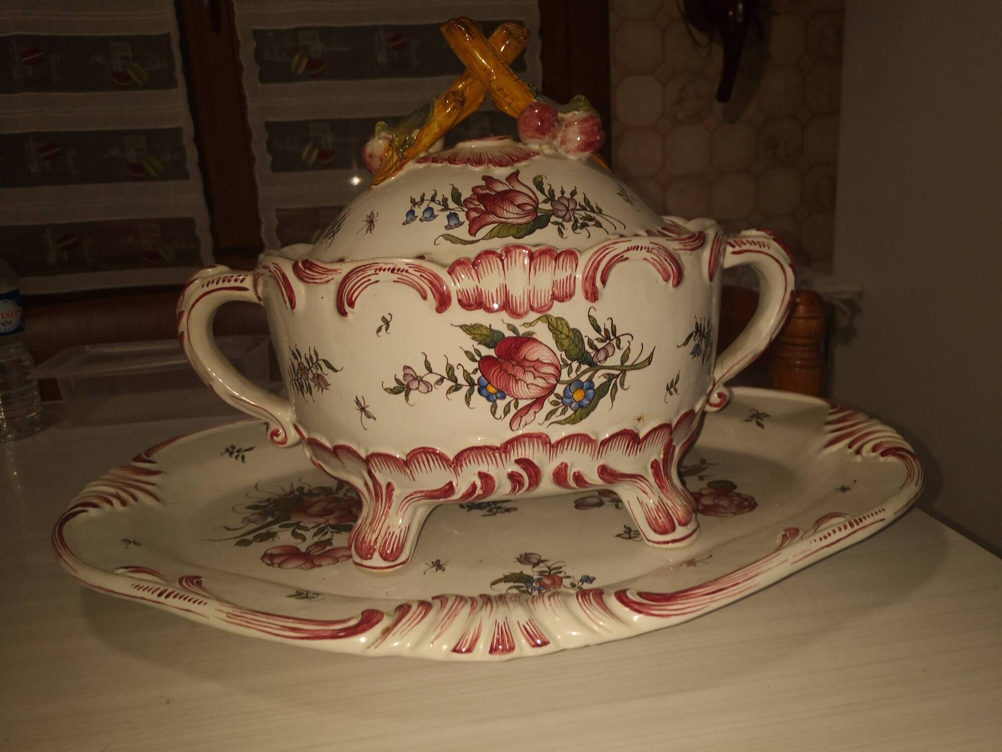 Table sauceboat