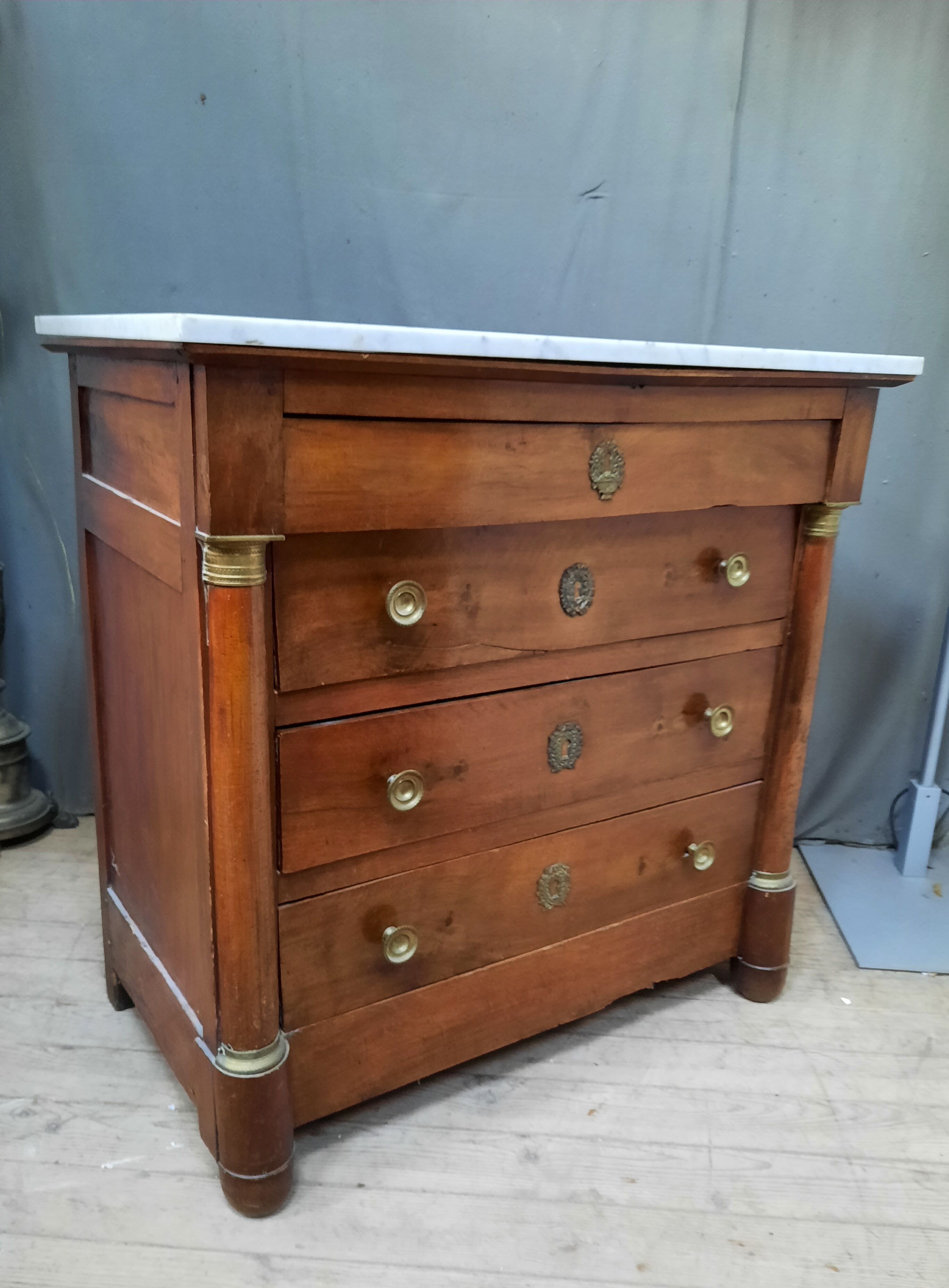 Commode empire à demi colonne