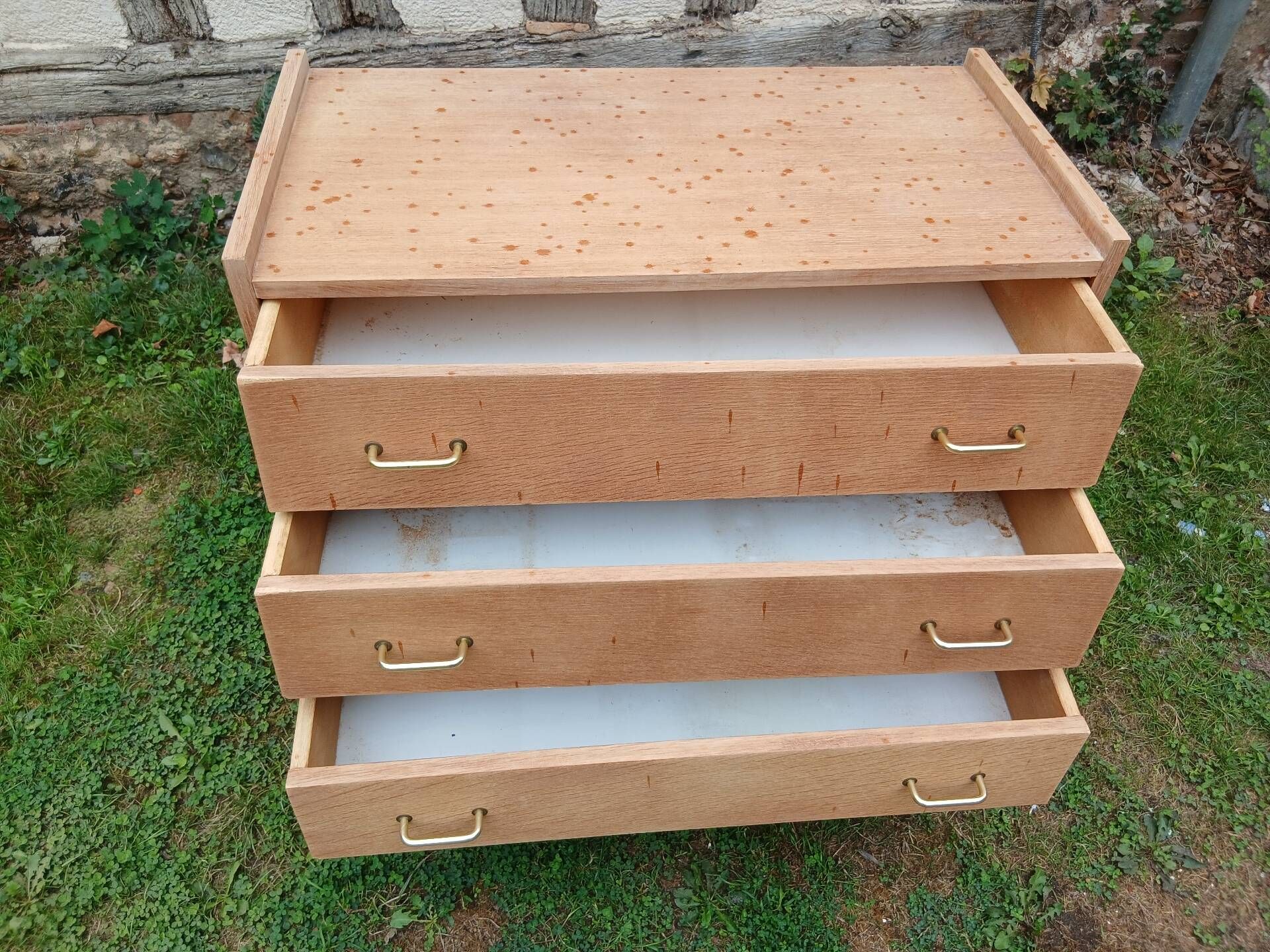 Commode 3 tiroirs pieds compas bois brut