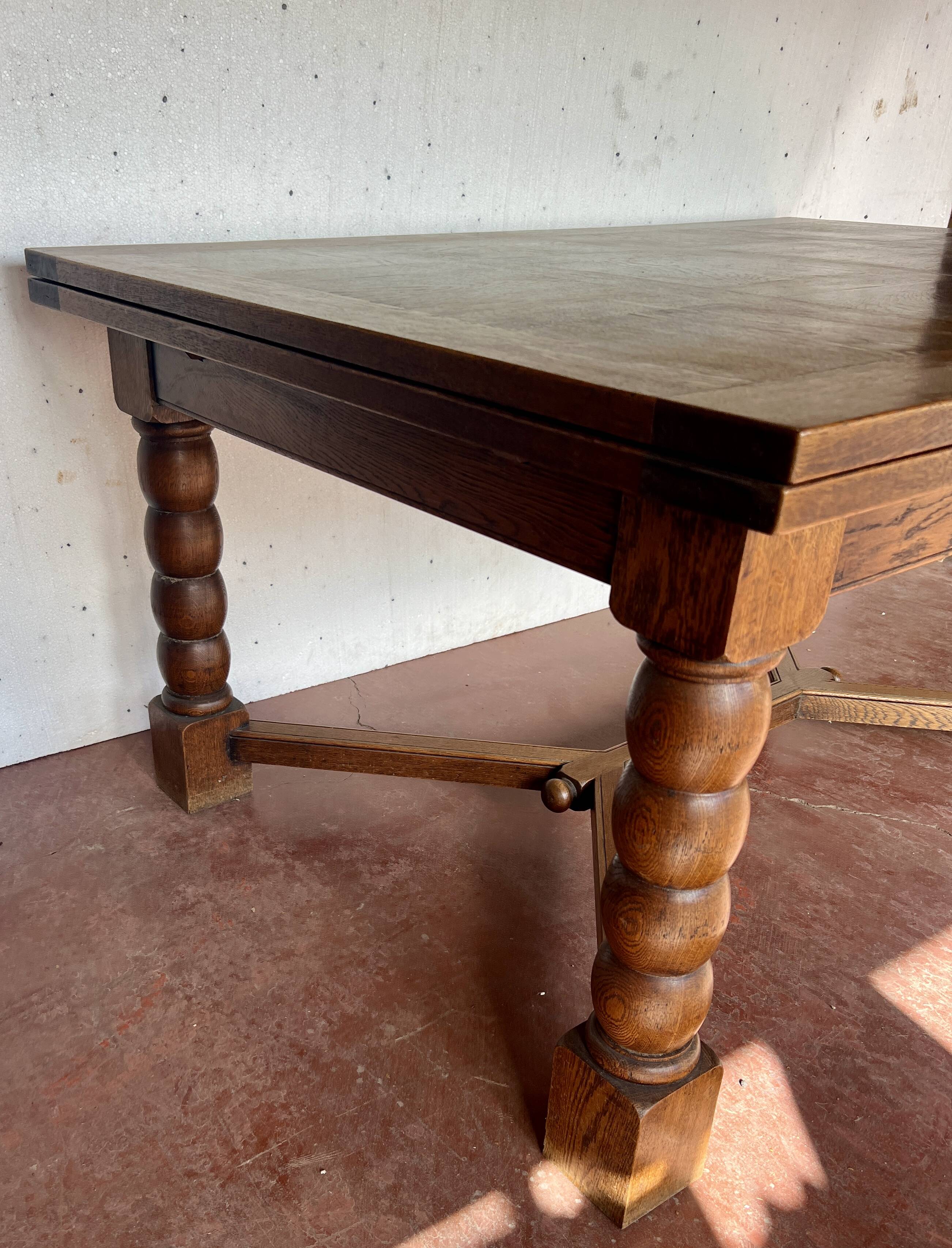 Renaissance-style solid oak table, 20th century.