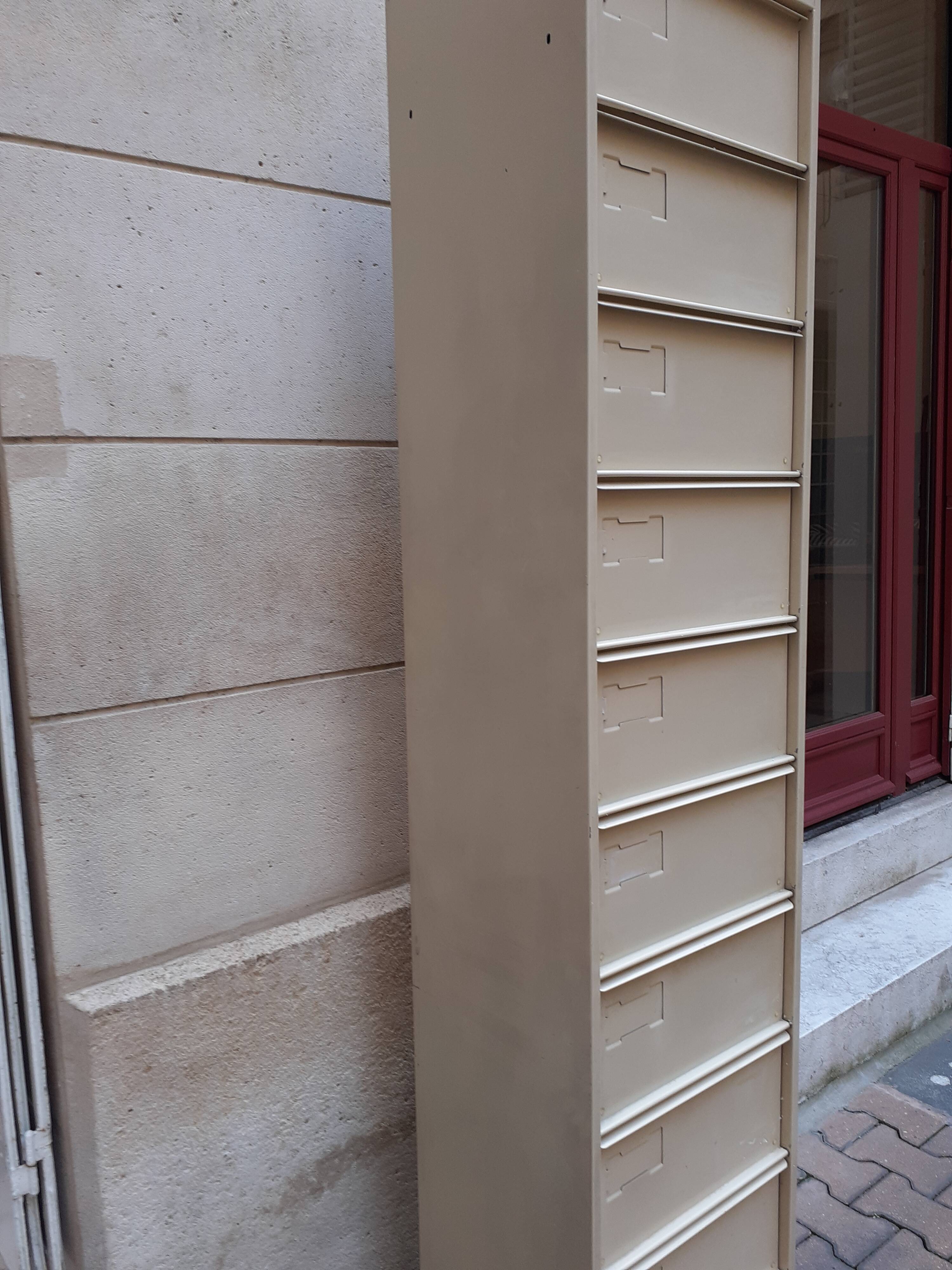 Metal locker 10 valves