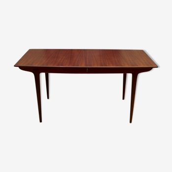 Extendable scandinavian table