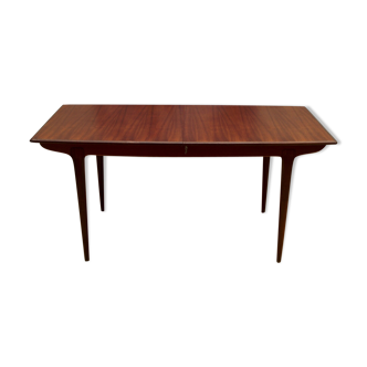 Extendable scandinavian table