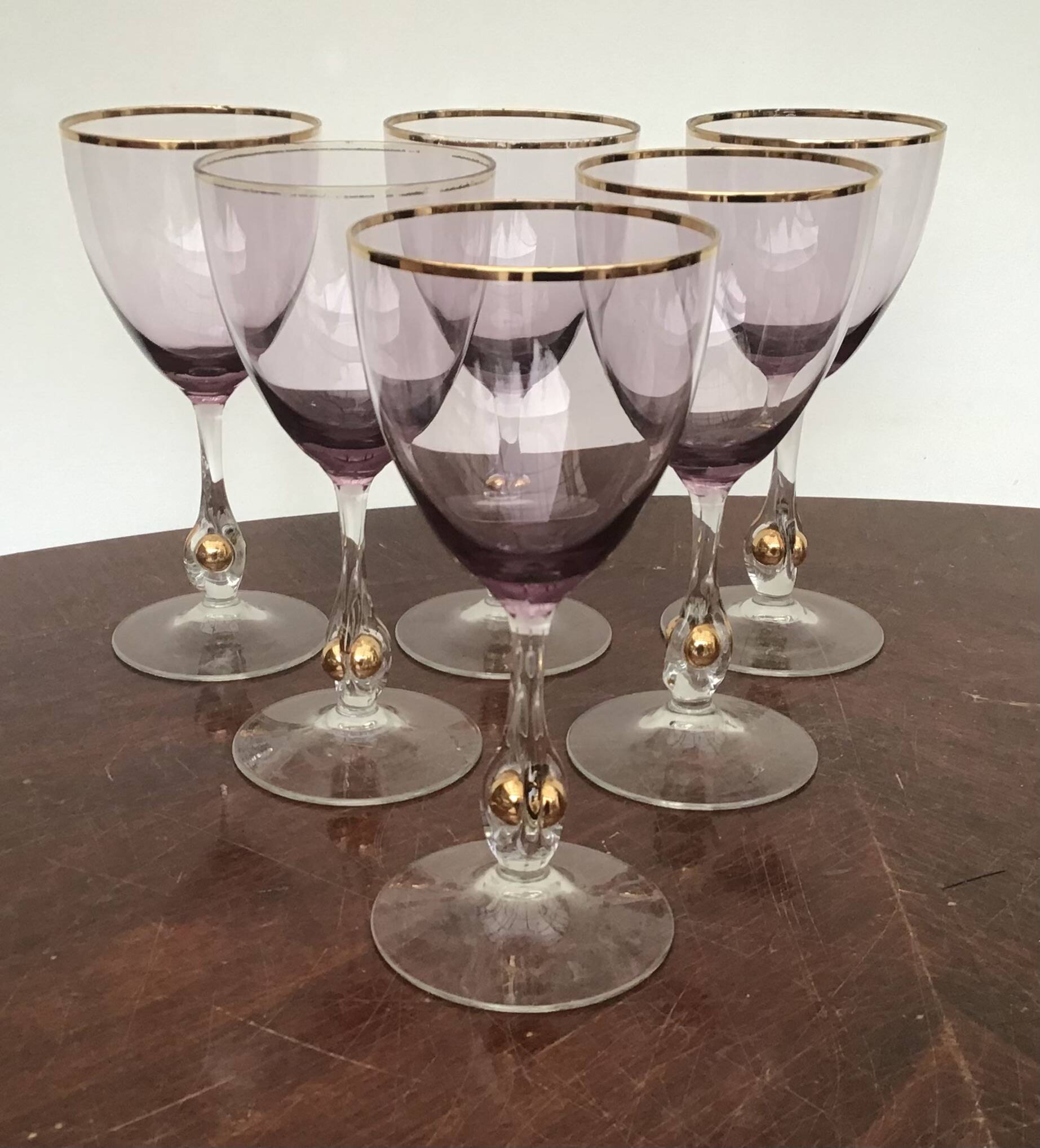 Joseph Stanik 6 red wine glasses of the Zuzanna model in Amethyst color with rims and golden ball