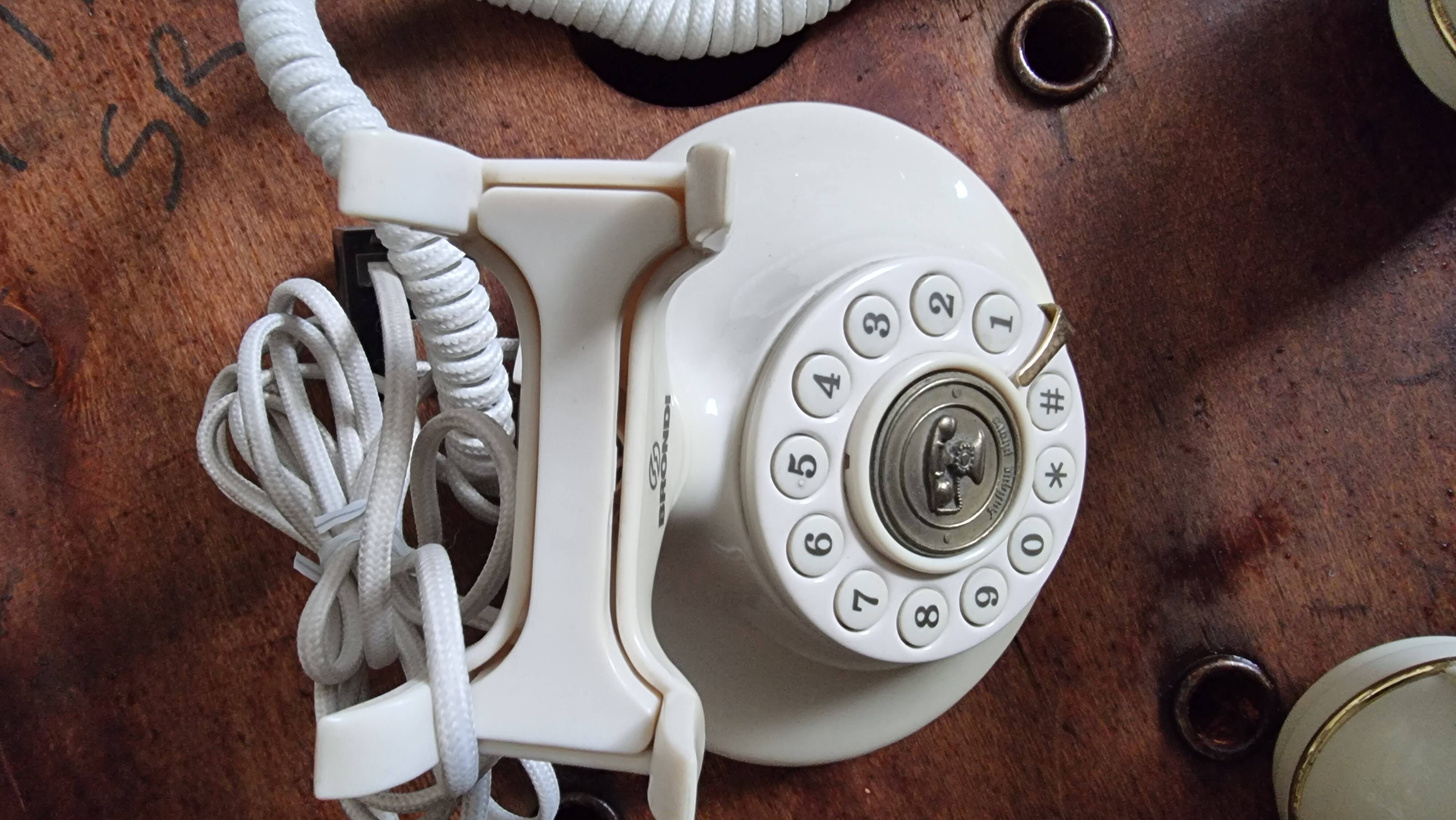 Wired phone Bondi vintage 10