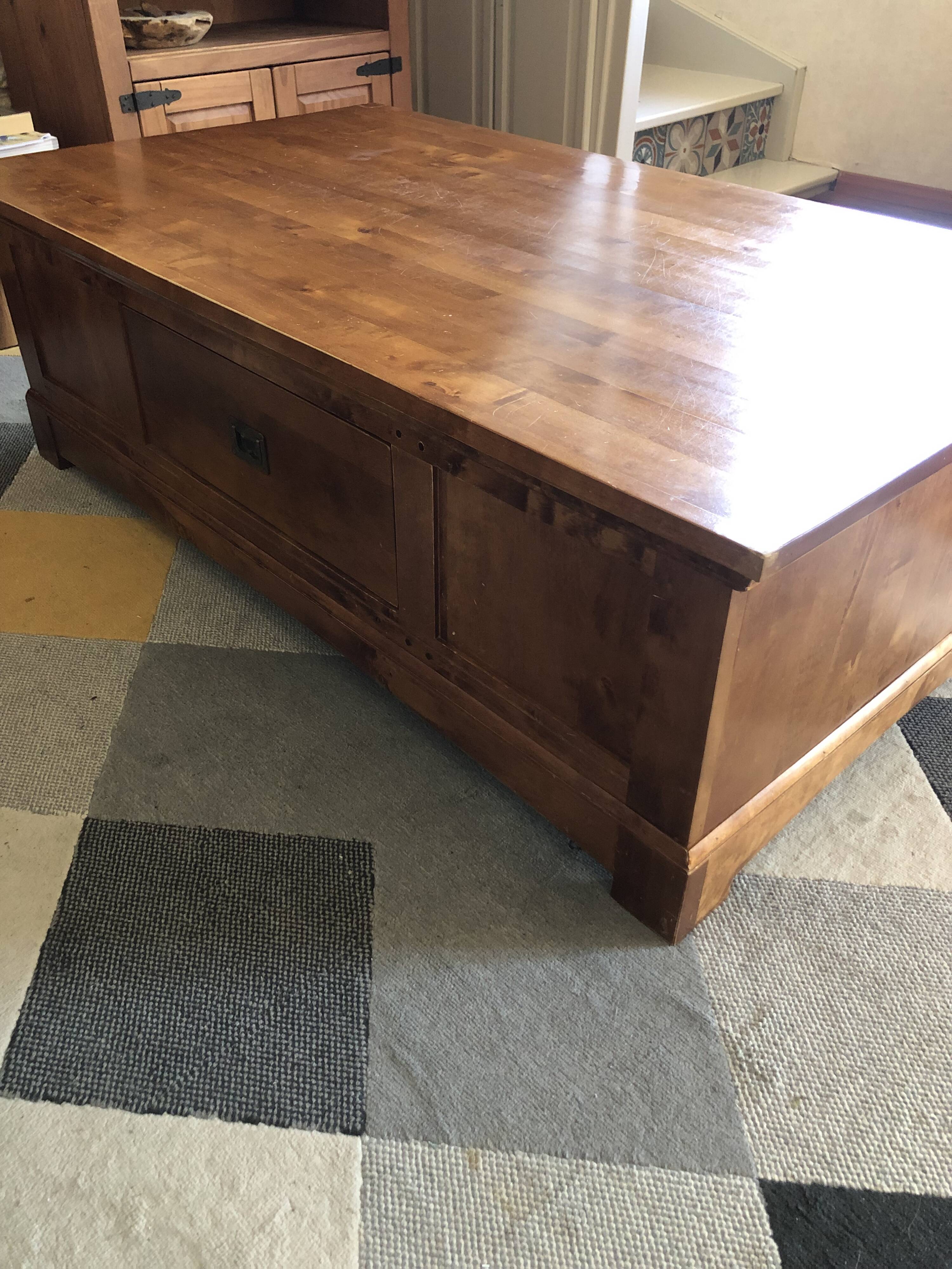 Grande table basse en merisier