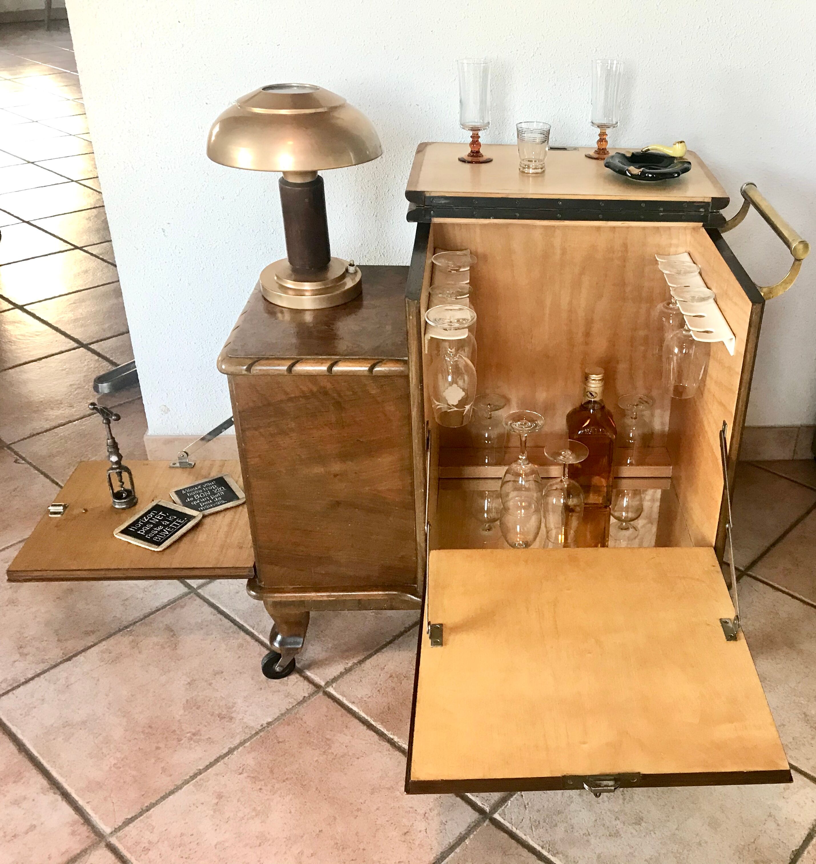 Trolley bar serves Art Deco