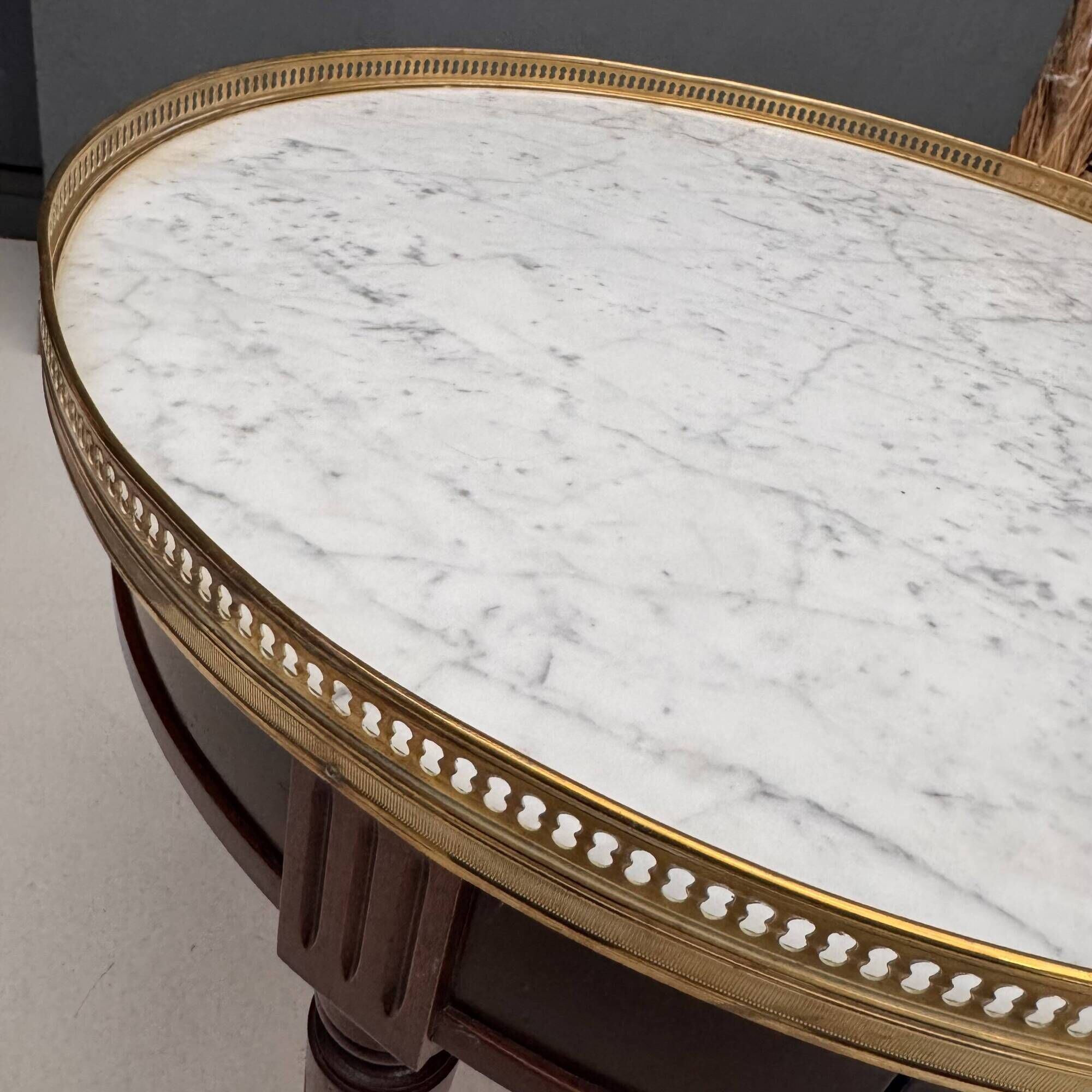 Louis XVI style bouillotte table in mahogany and white marble - Ø 60 cm