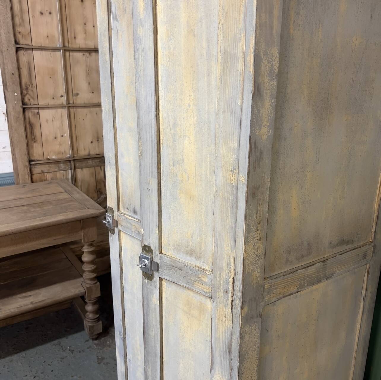 Patinated workshop locker N.41