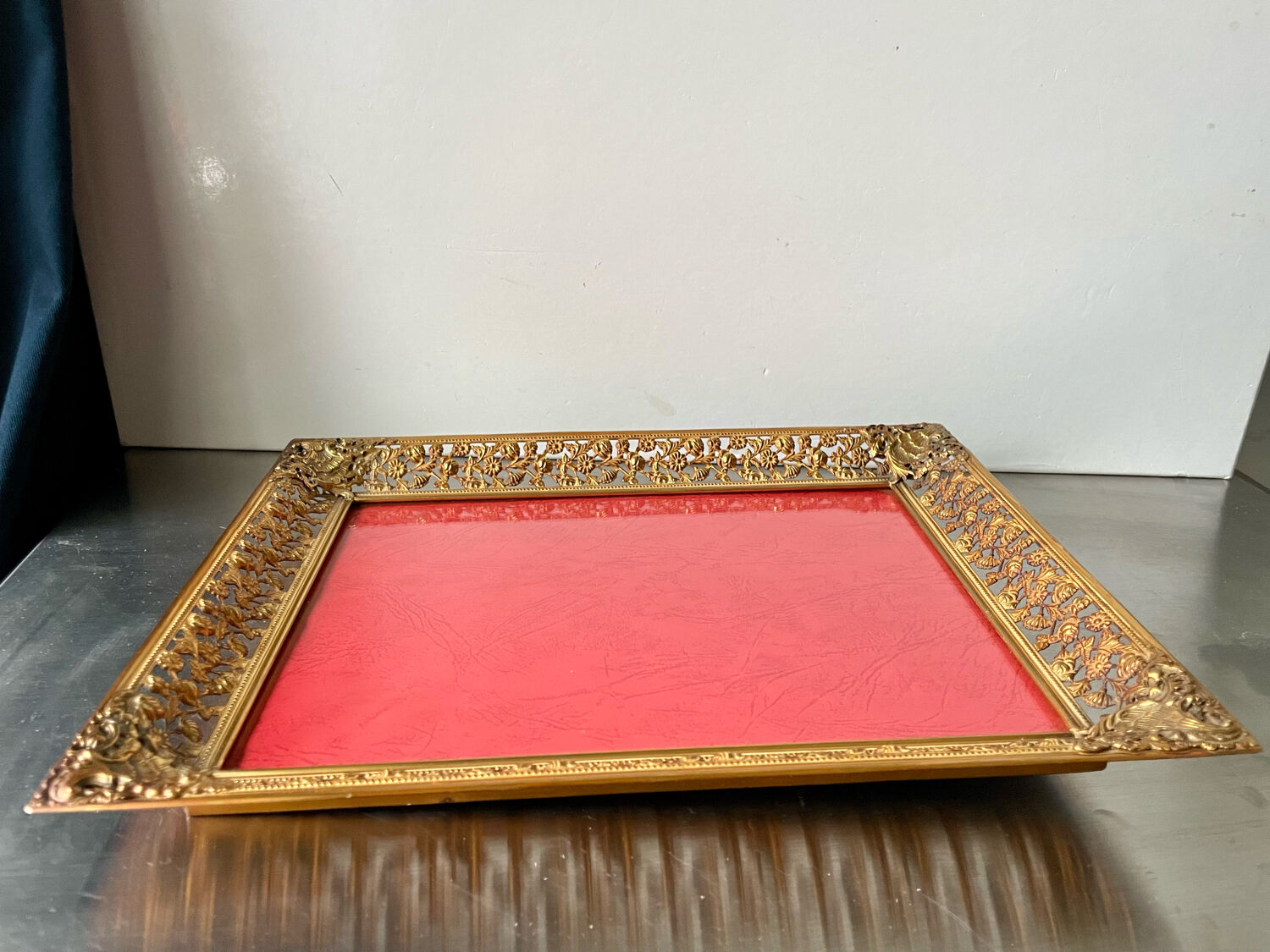 Antique xl metal frame in gold colored brass 29.5 cm x 23 cm convex glass