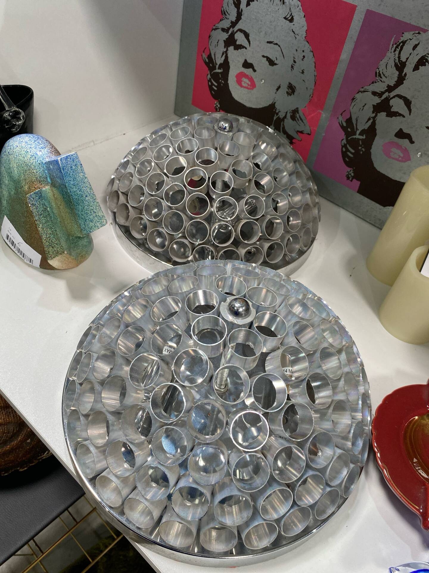 Paire de plafonniers / appliques "Space Age" en aluminium brossé – EST