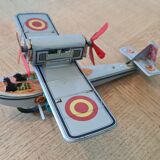 Avion en fer blanc de collection vintage