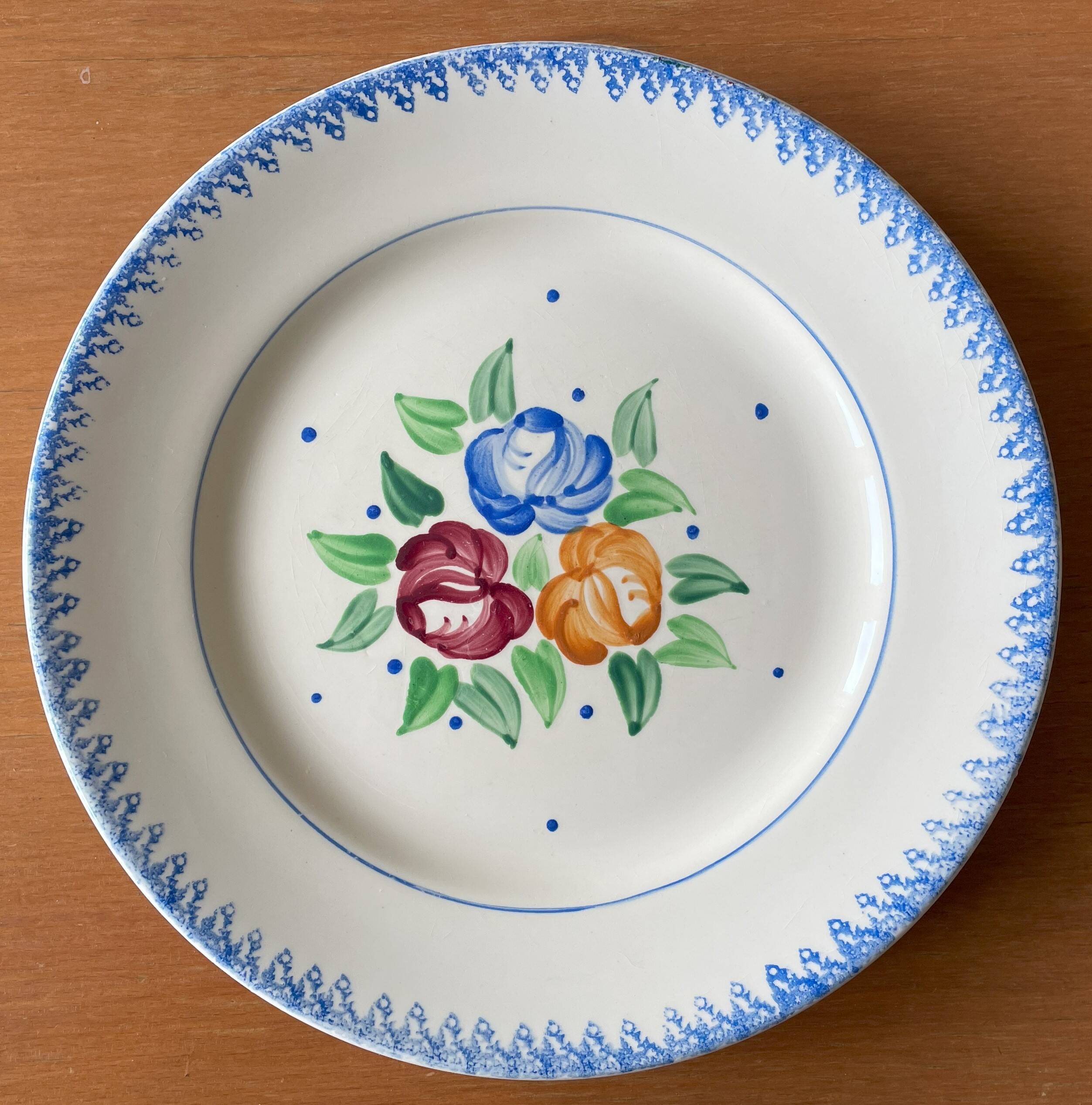 6 old flat plates in Longchamp earthenware