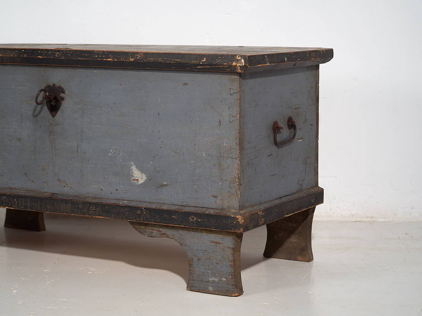 Antique wooden trunk with original lock (c.1900) #16