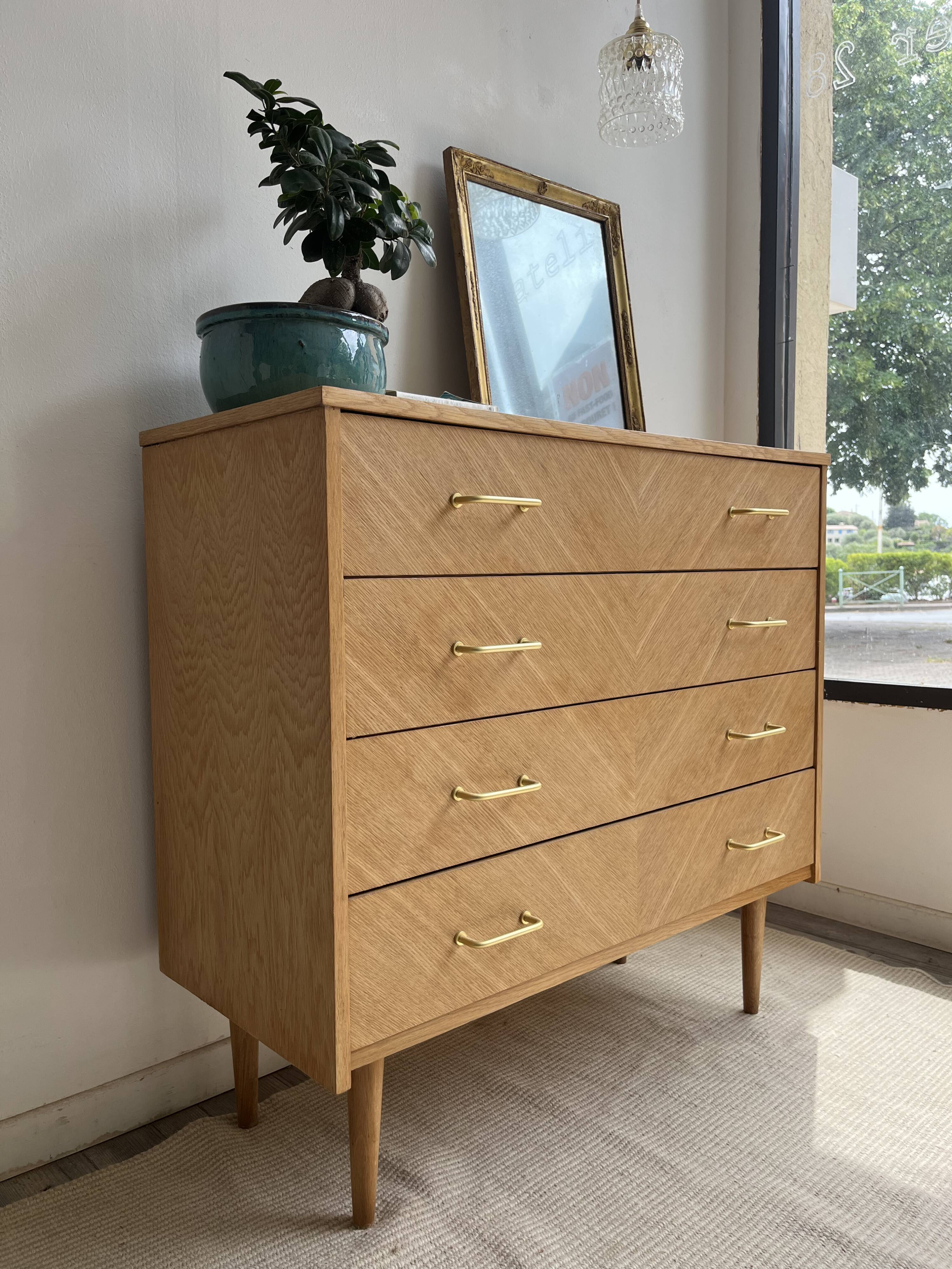 Tapered leg chest of drawers