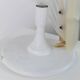 Lampe de table vintage XXL en verre de Murano avec abat-jour en feuille blanche givrée et base en métal doré – Italie années 1980
