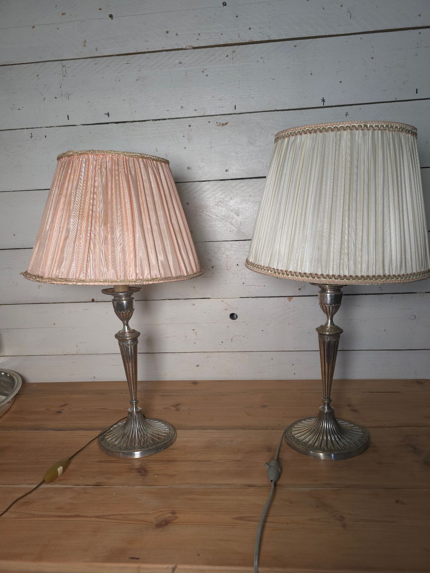 Paire de lampes style art deco en métal argenté