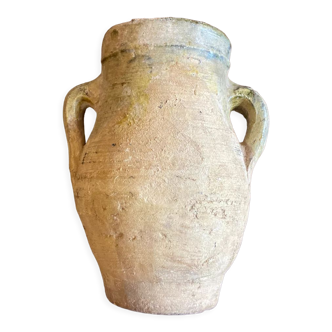 Earthen pot