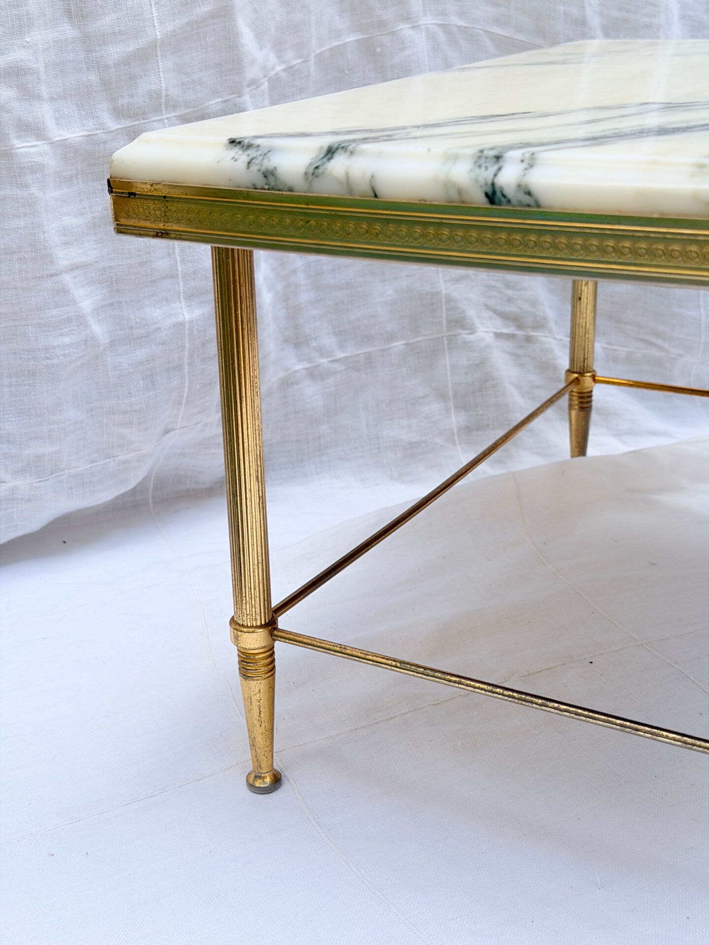 Vintage side table in gold metal and veined white marble.