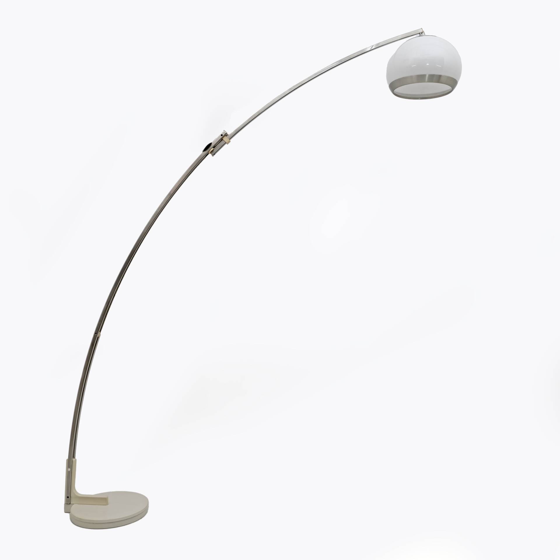 Goffredo Reggiani Modern Italian Extendable Arched Floor Lamp, 1970
