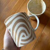 Set of 2 beige patterned mugs