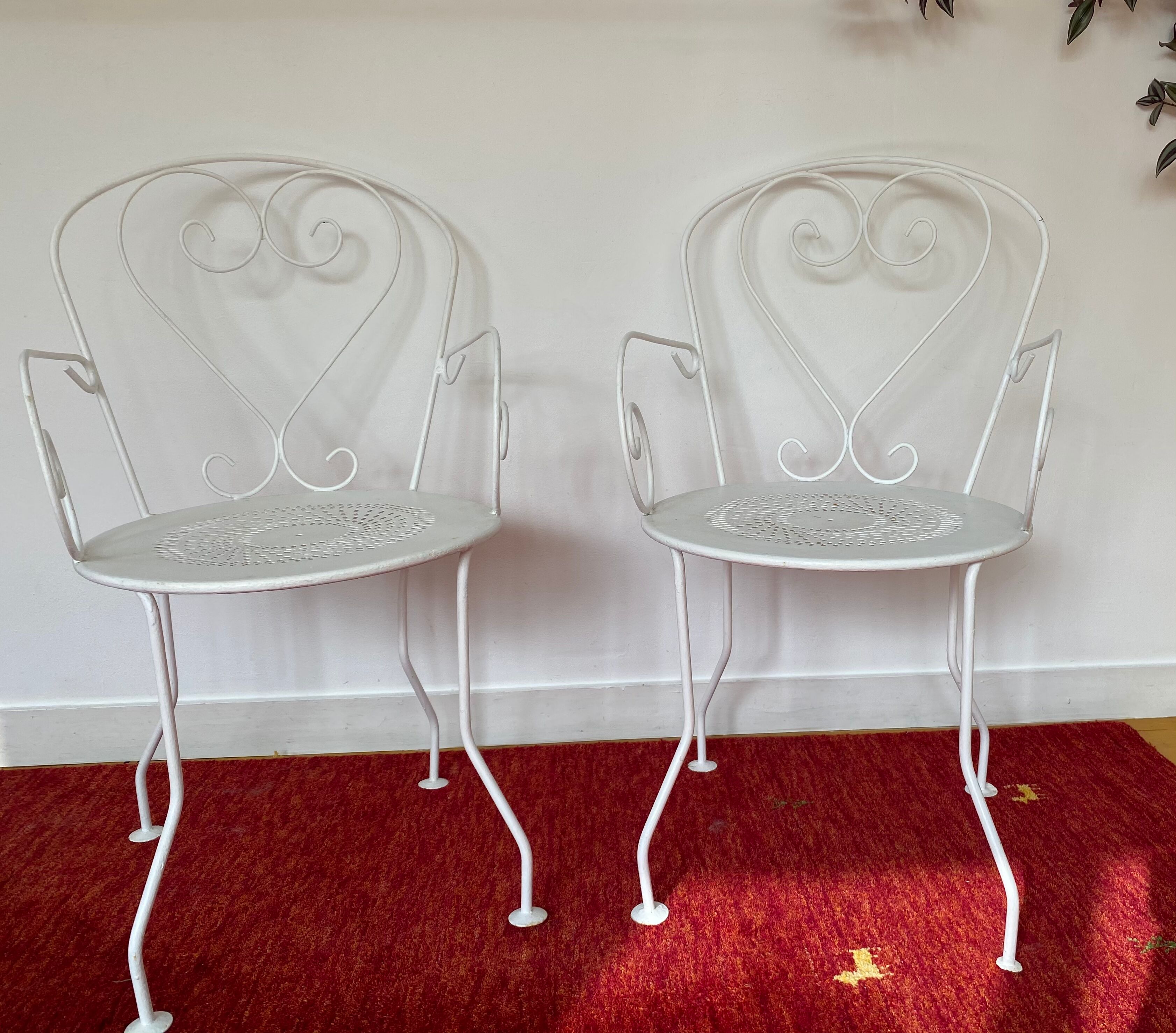 Lot de 2 anciens fauteuils de jardin en fer forgé