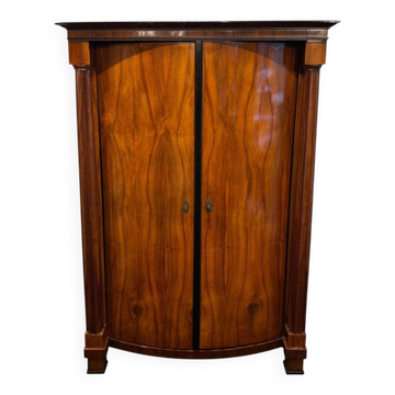 Armoire Biedermeier, placage de noyer, colonnes pleines, Autriche/Vienne vers 1825