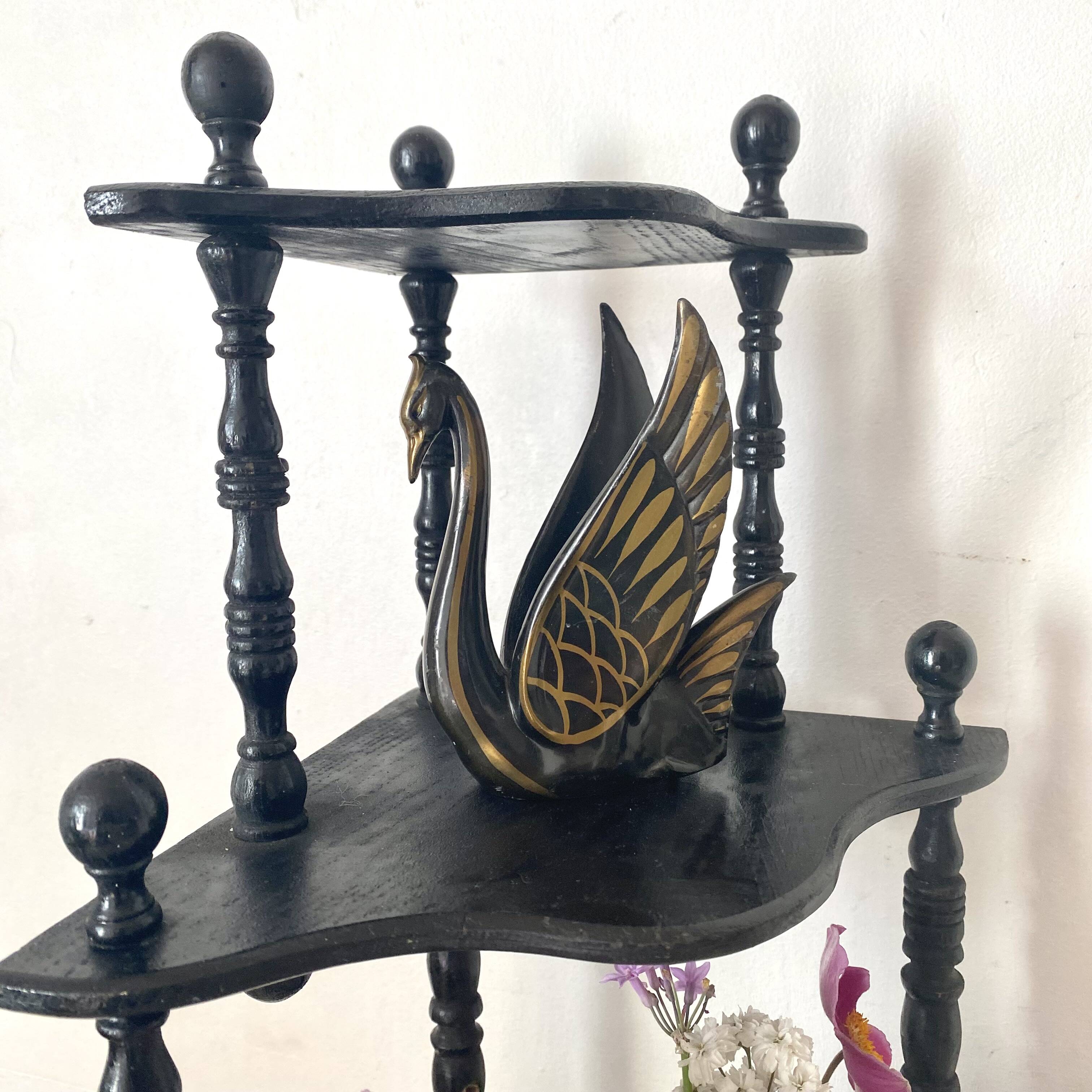 Corner shelf to place or hang in black lacquered wood