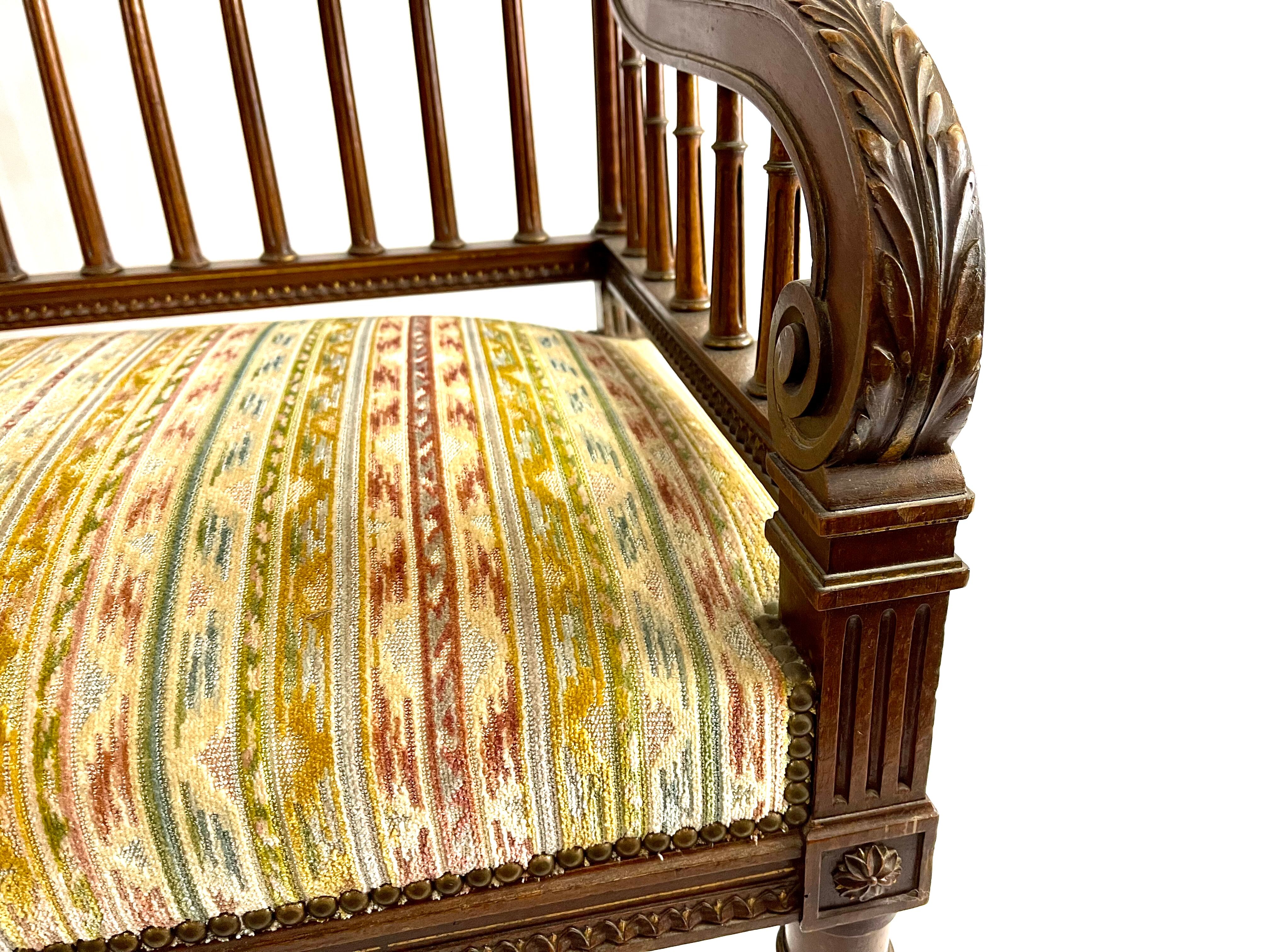 Ancien fauteuil style Louis XVI assise large